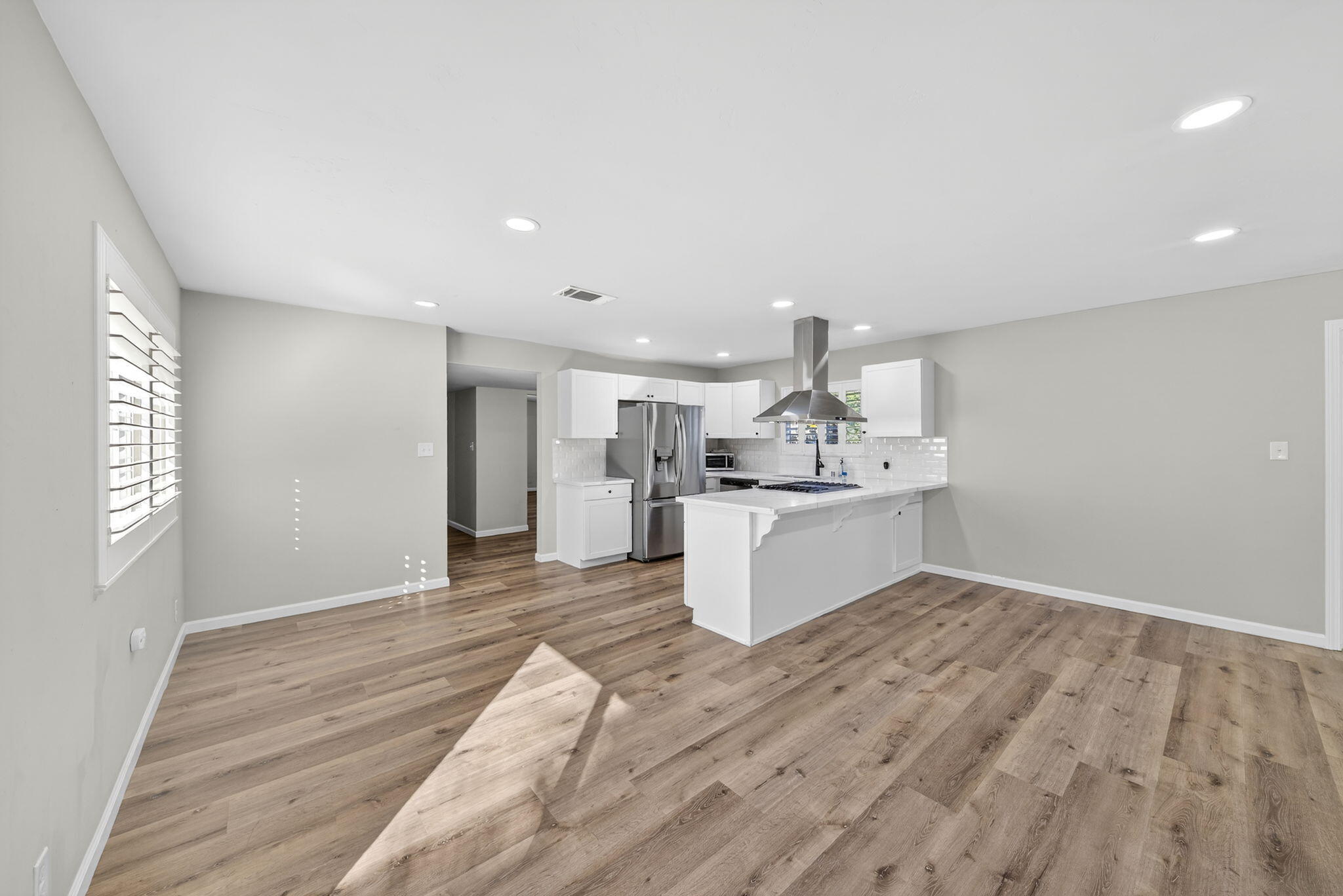 3035 W Cambridge Avenue