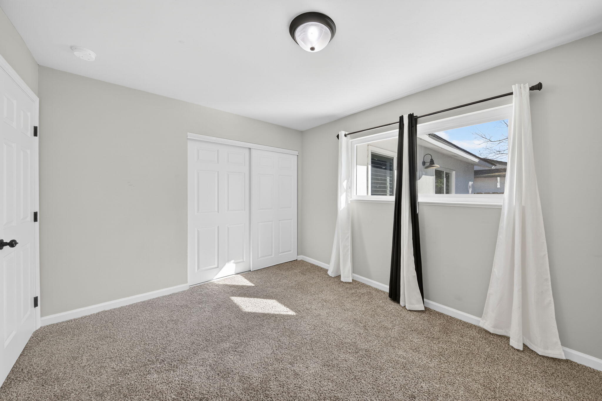 3035 W Cambridge Avenue