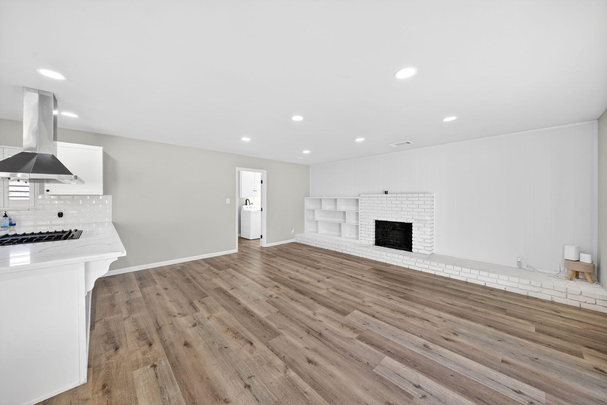 3035 W Cambridge Avenue