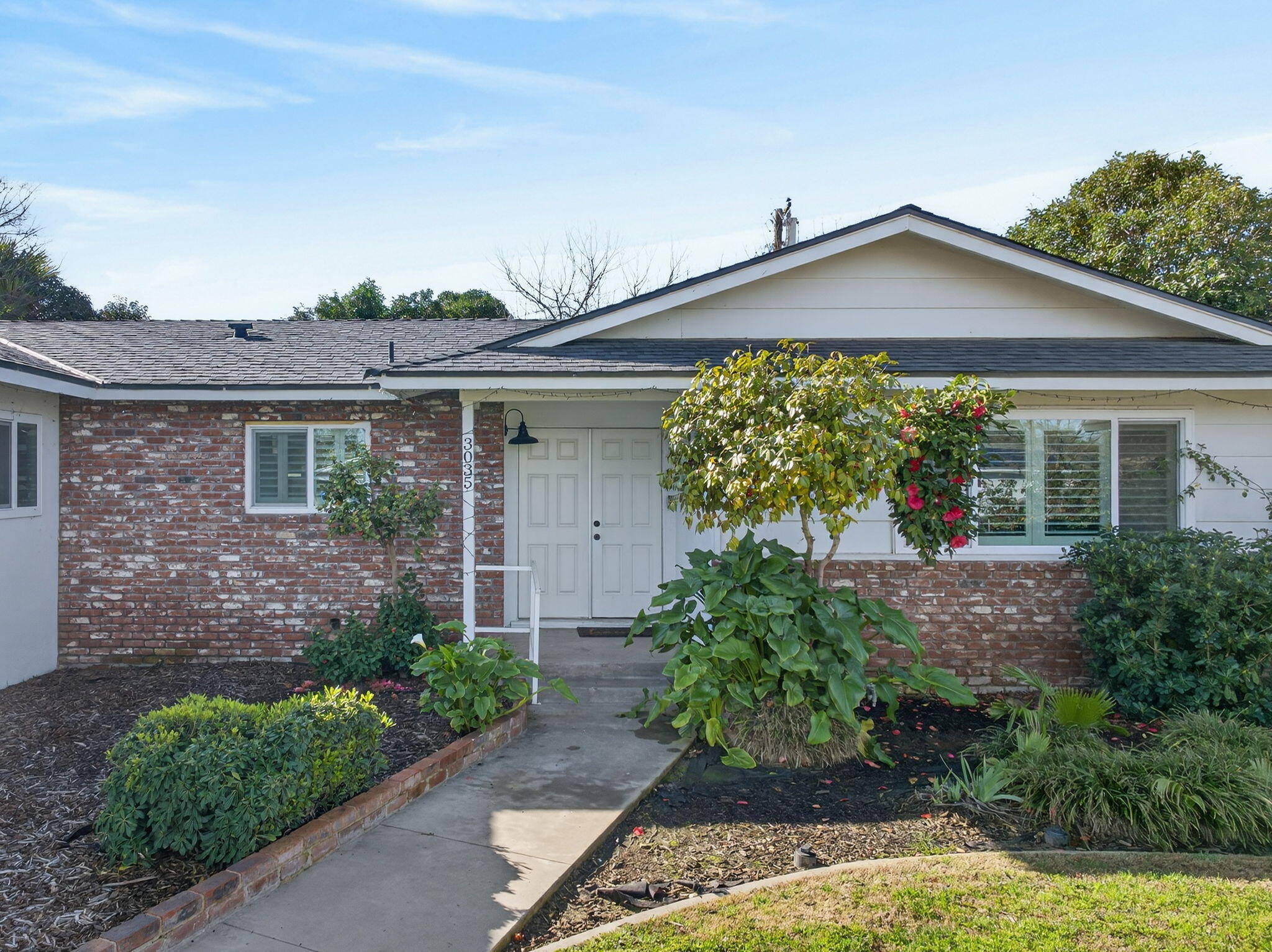 3035 W Cambridge Avenue