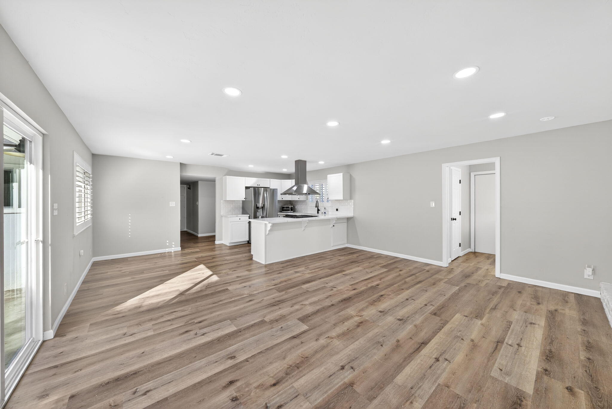 3035 W Cambridge Avenue