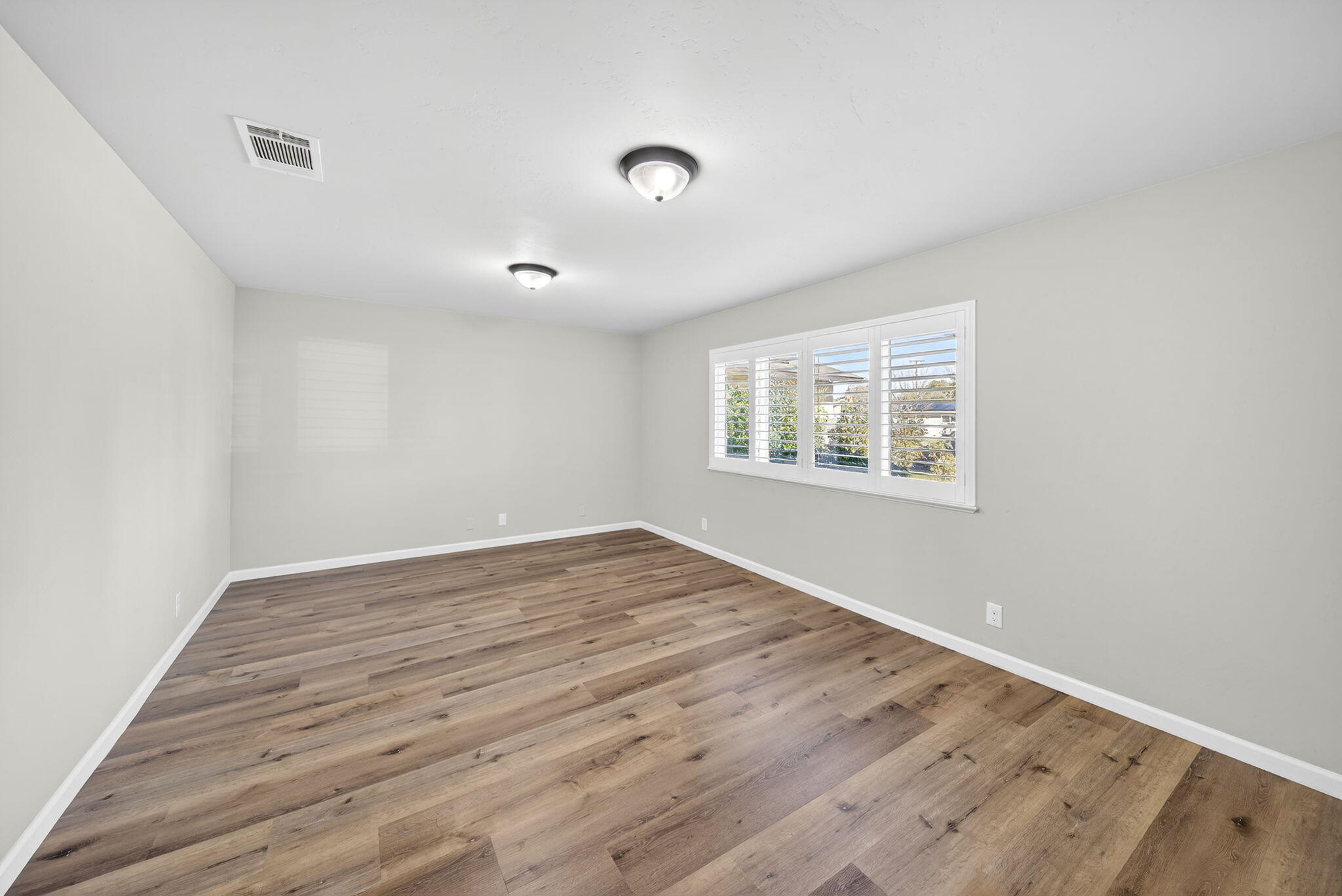 3035 W Cambridge Avenue