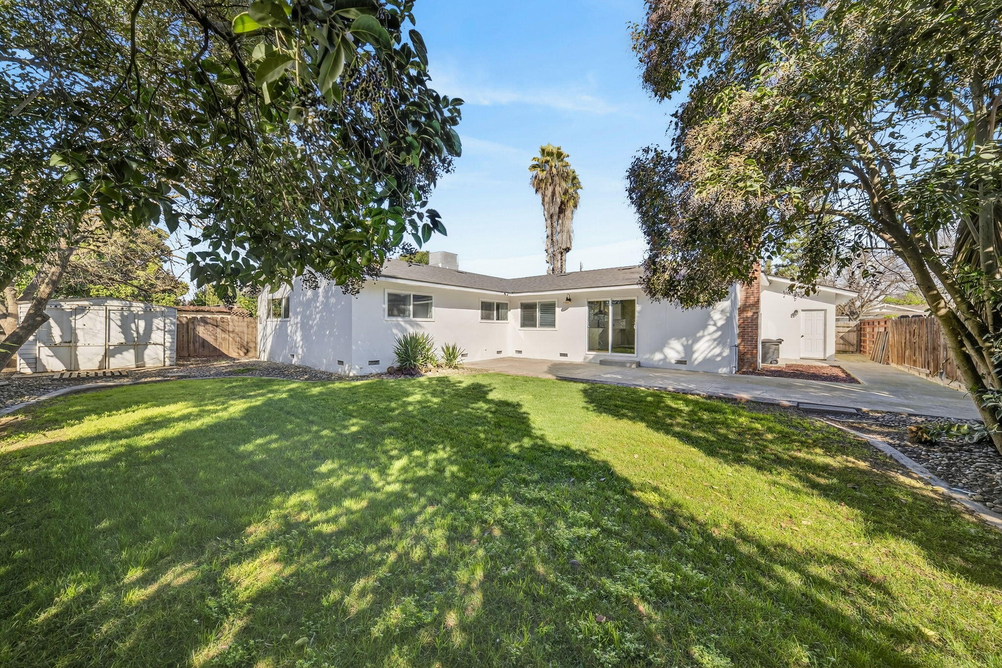 3035 W Cambridge Avenue