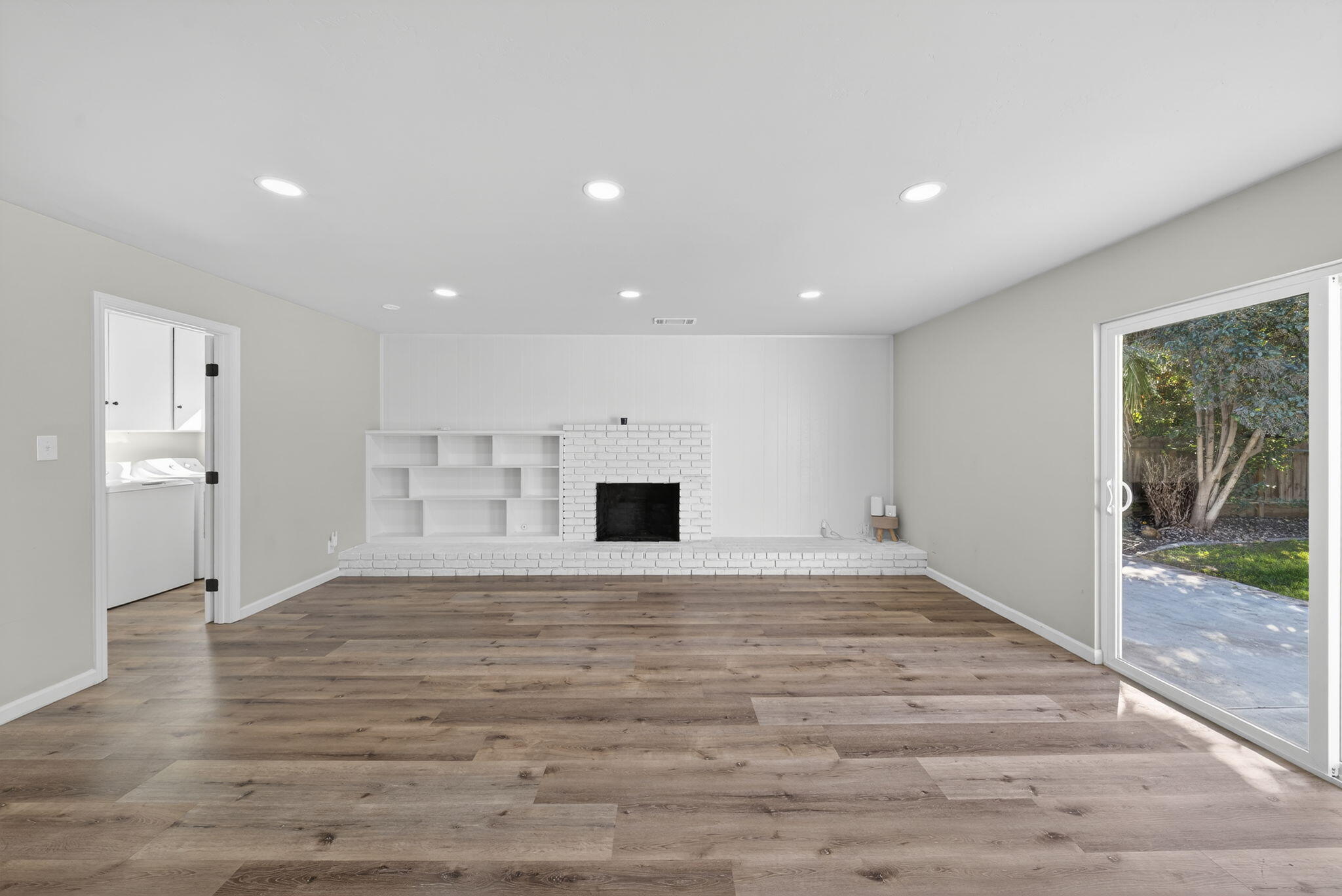 3035 W Cambridge Avenue