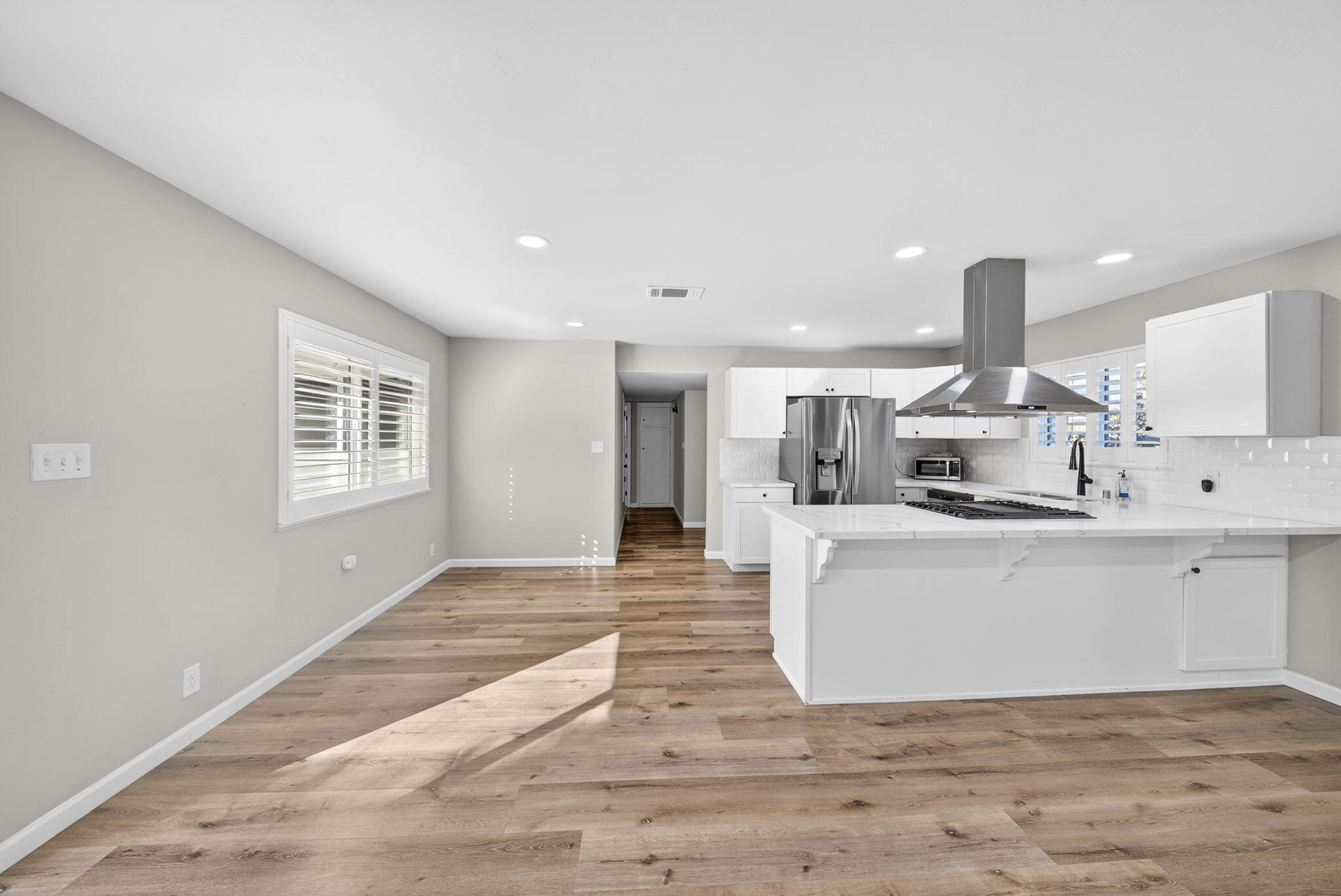 3035 W Cambridge Avenue