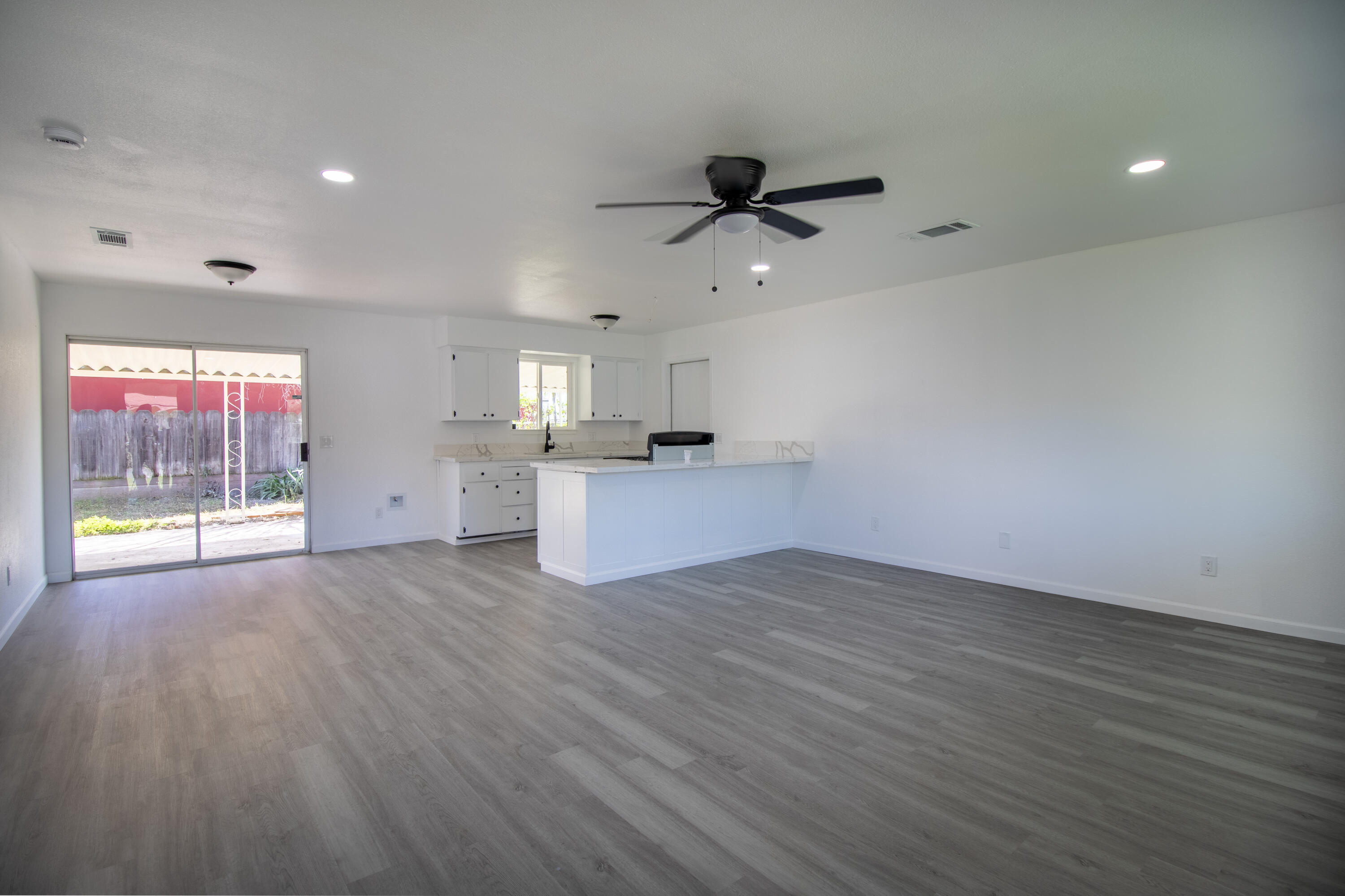 2165 E Richard Avenue