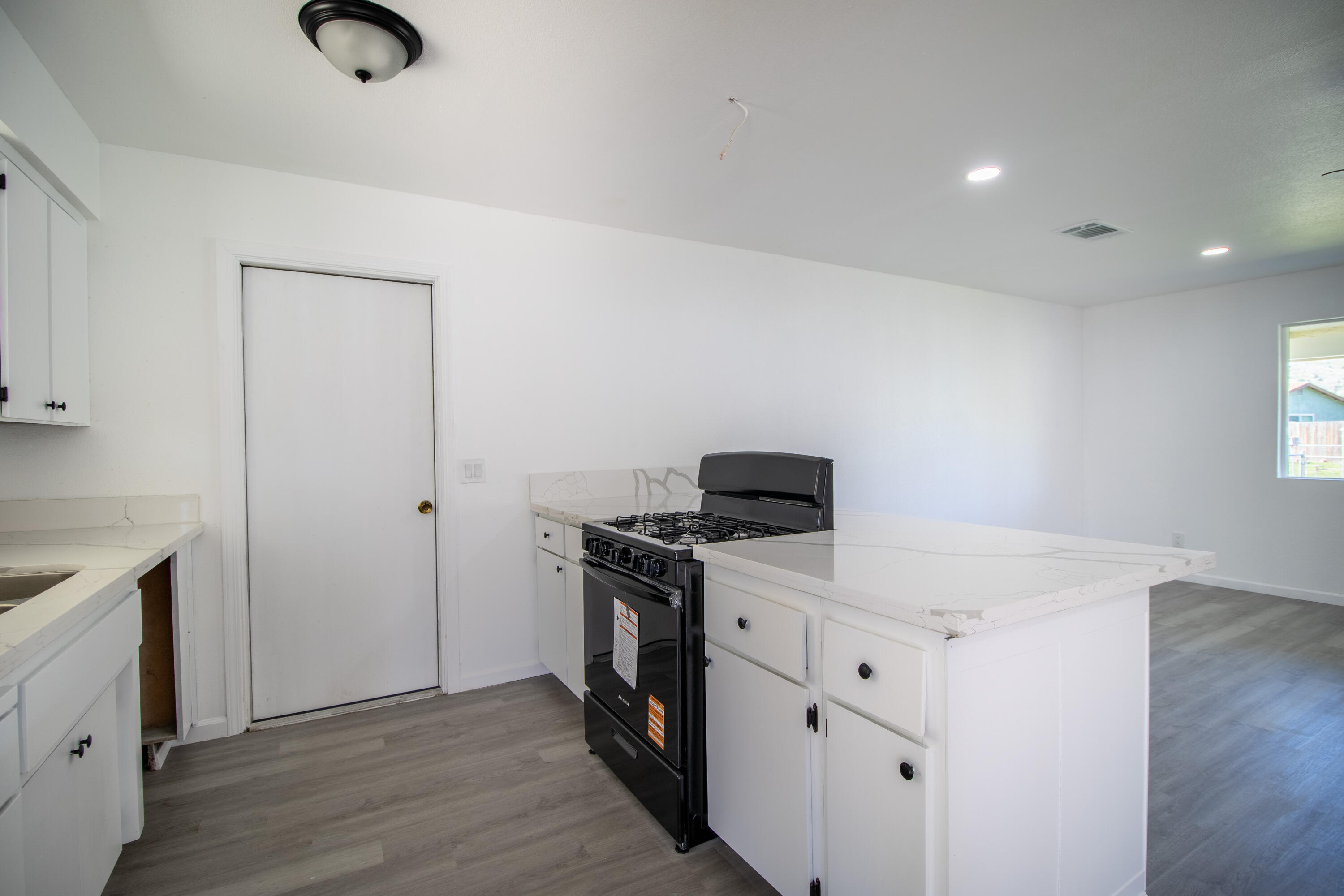 2165 E Richard Avenue