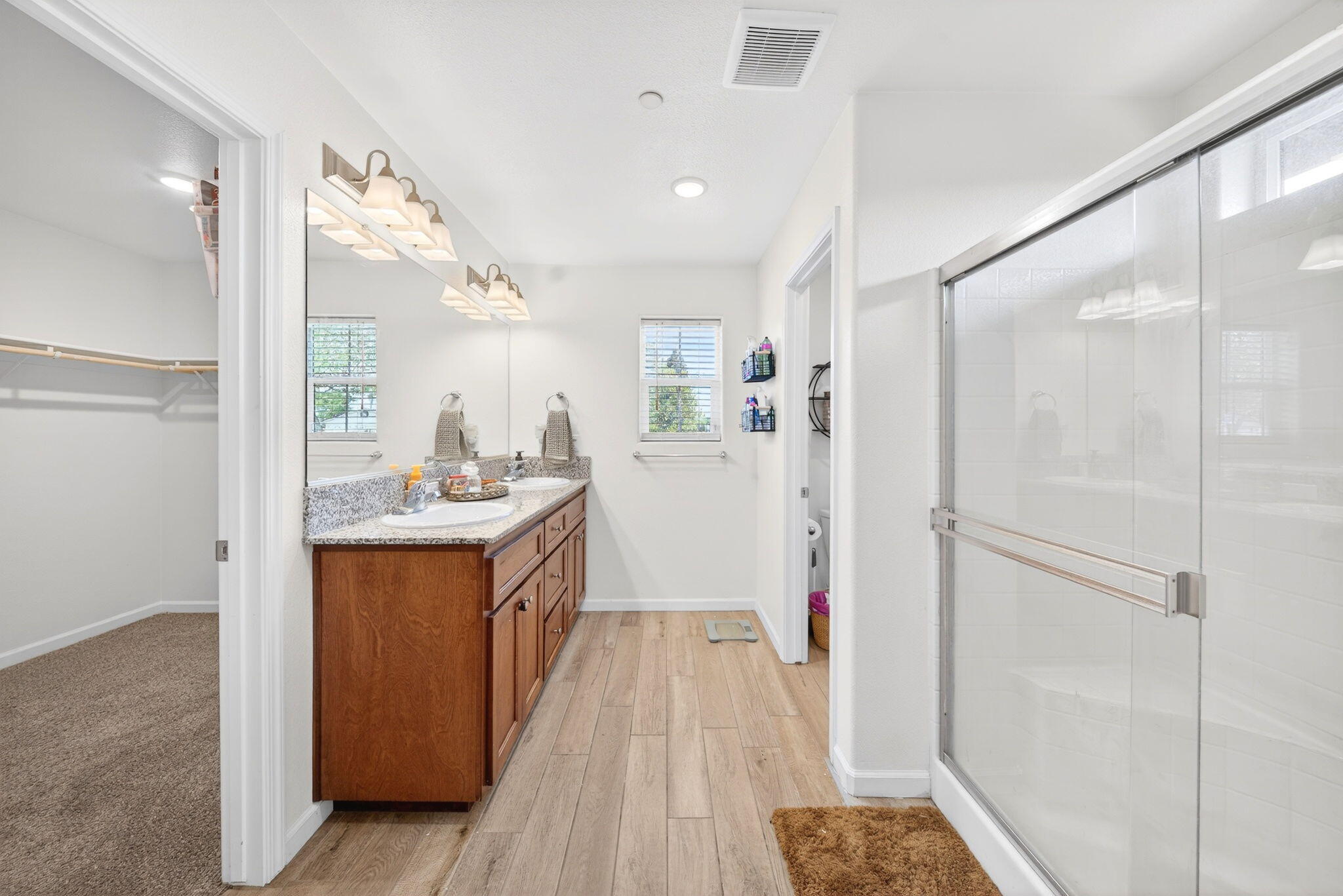 2611 W Theta Avenue W