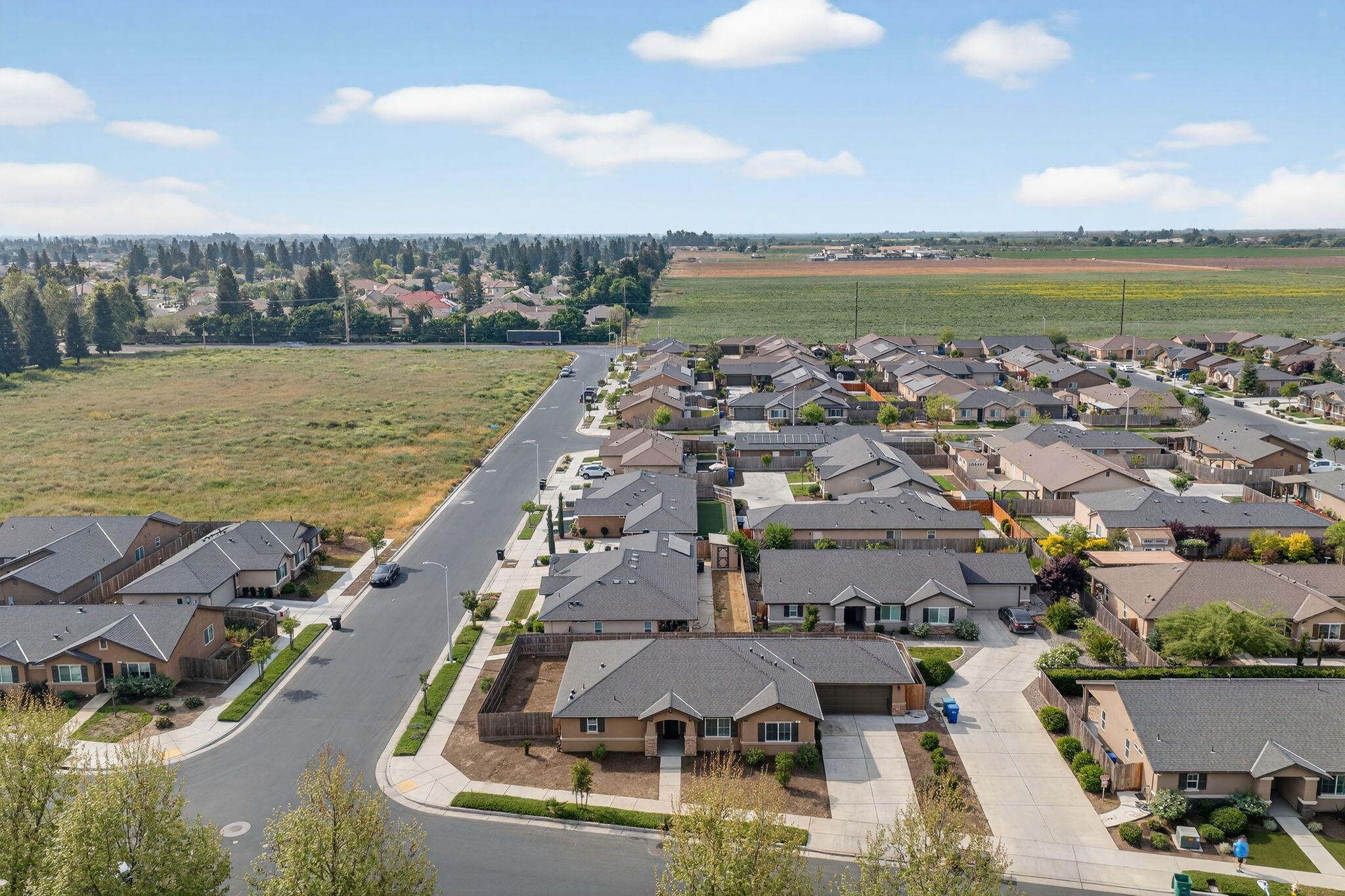 2611 W Theta Avenue W