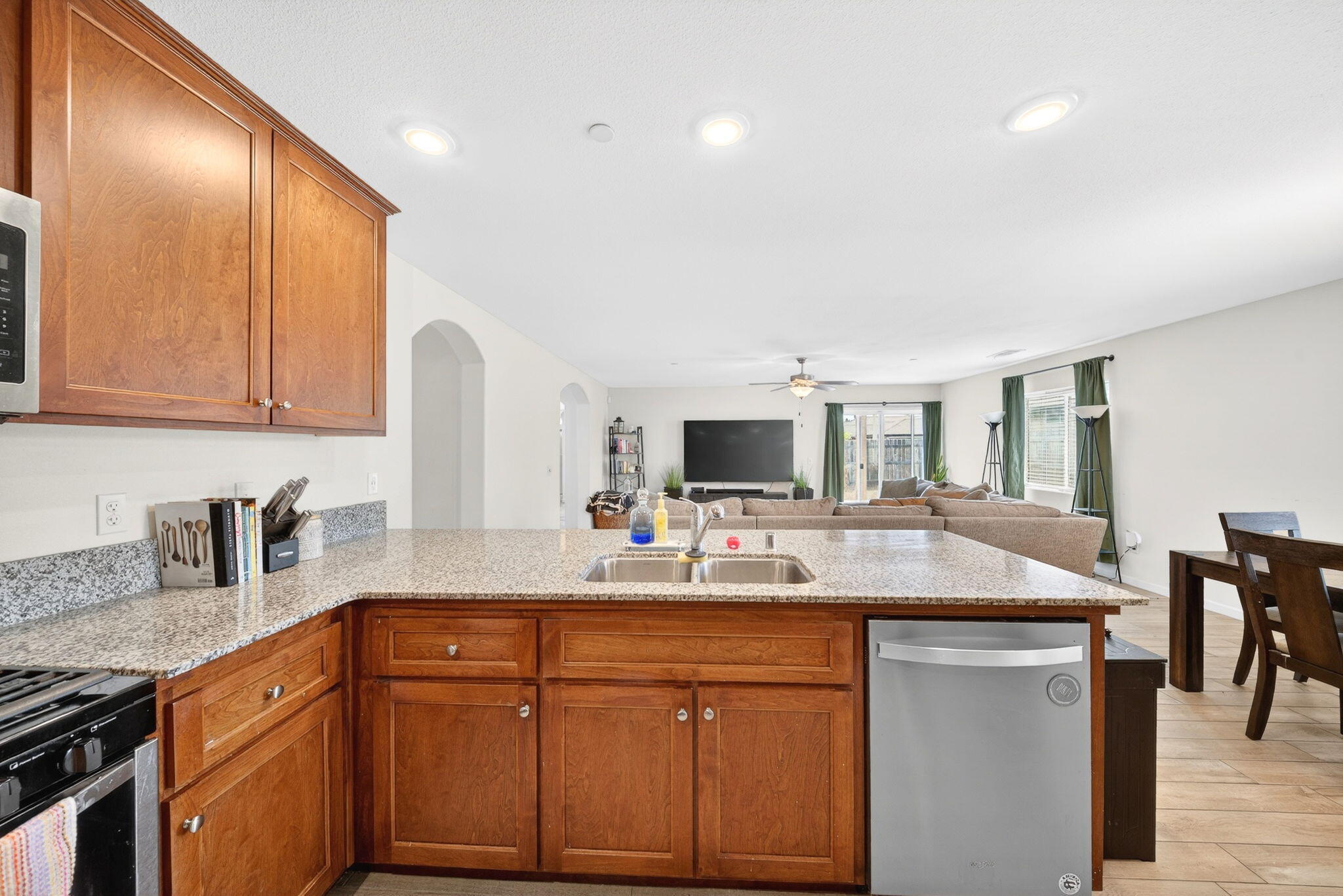 2611 W Theta Avenue W