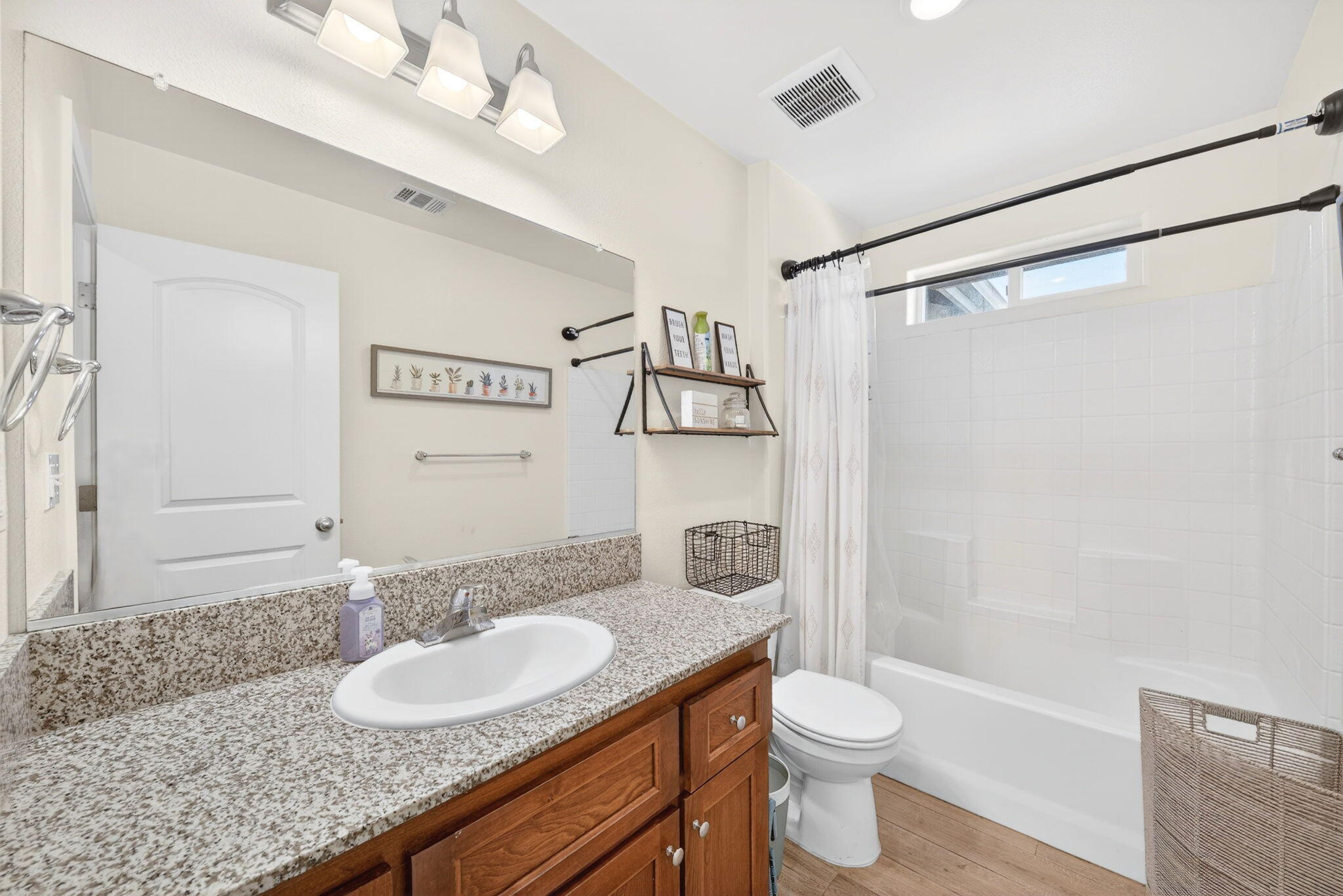 2611 W Theta Avenue W