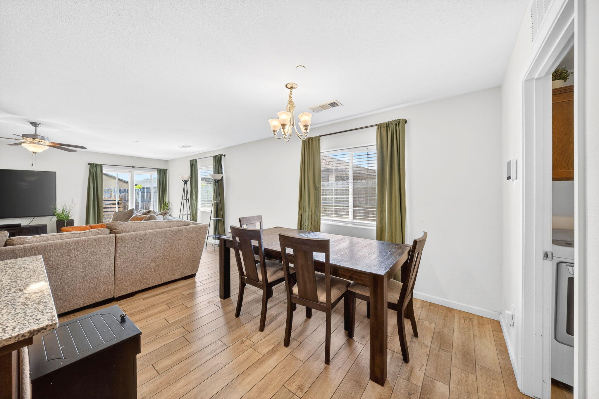 2611 W Theta Avenue W