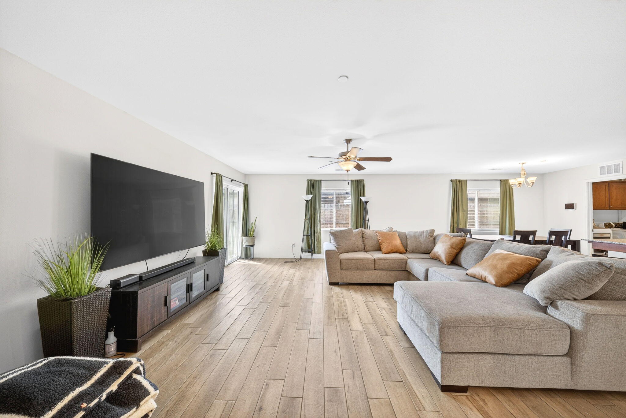 2611 W Theta Avenue W