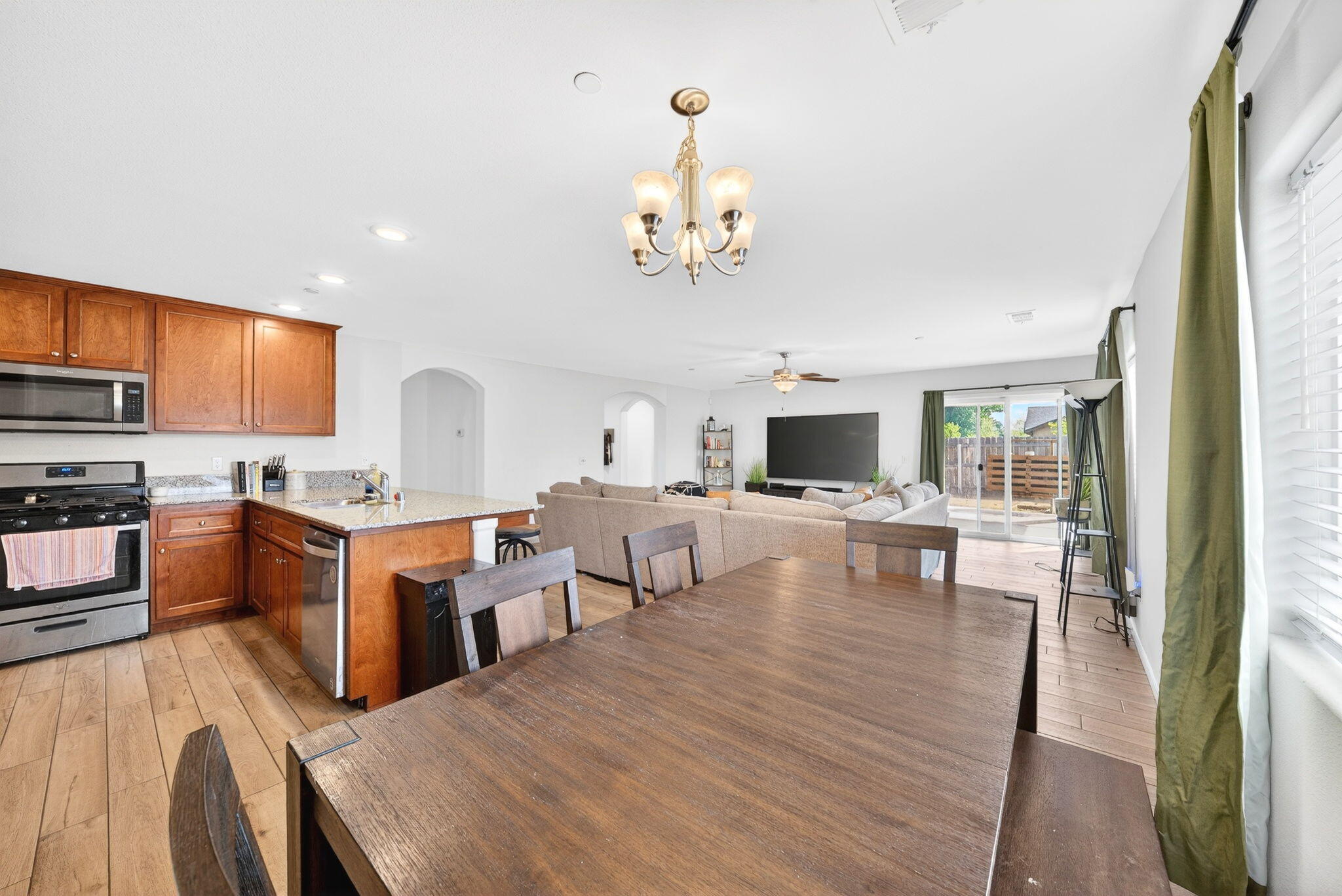 2611 W Theta Avenue W