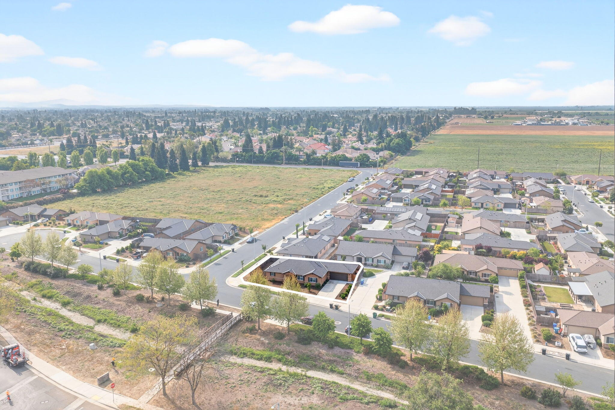 2611 W Theta Avenue W