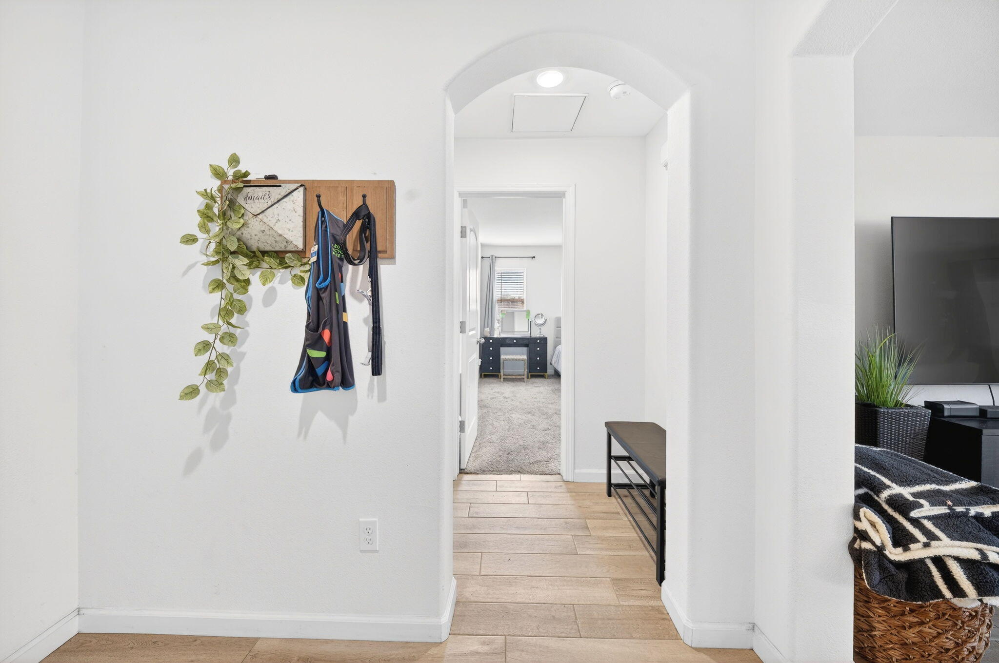 2611 W Theta Avenue W