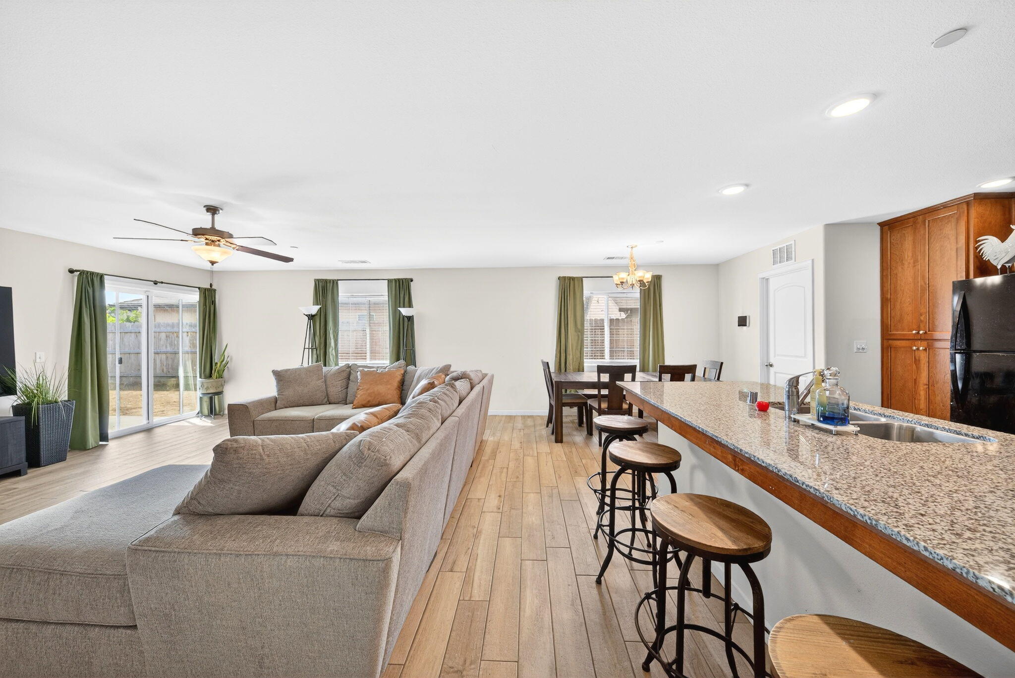 2611 W Theta Avenue W