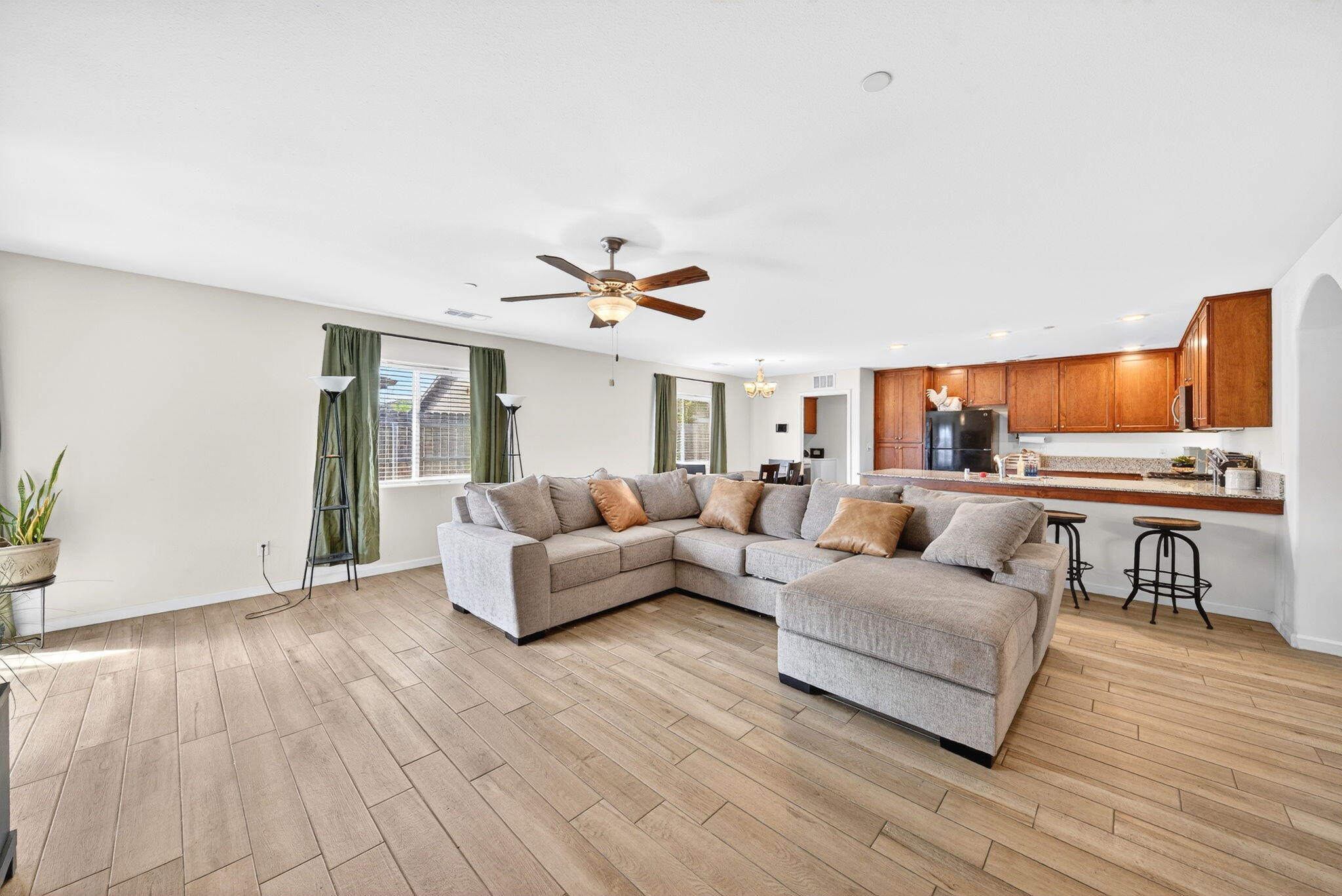 2611 W Theta Avenue W