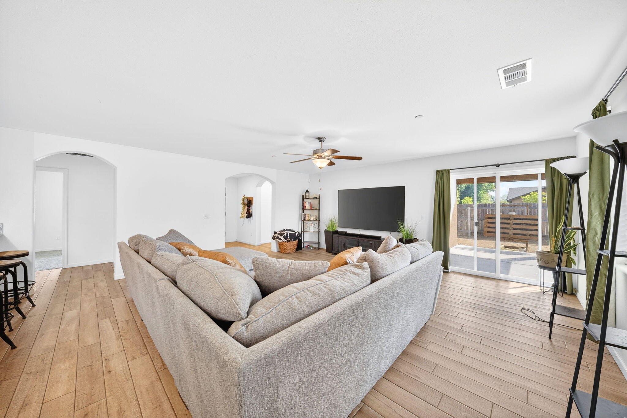 2611 W Theta Avenue W