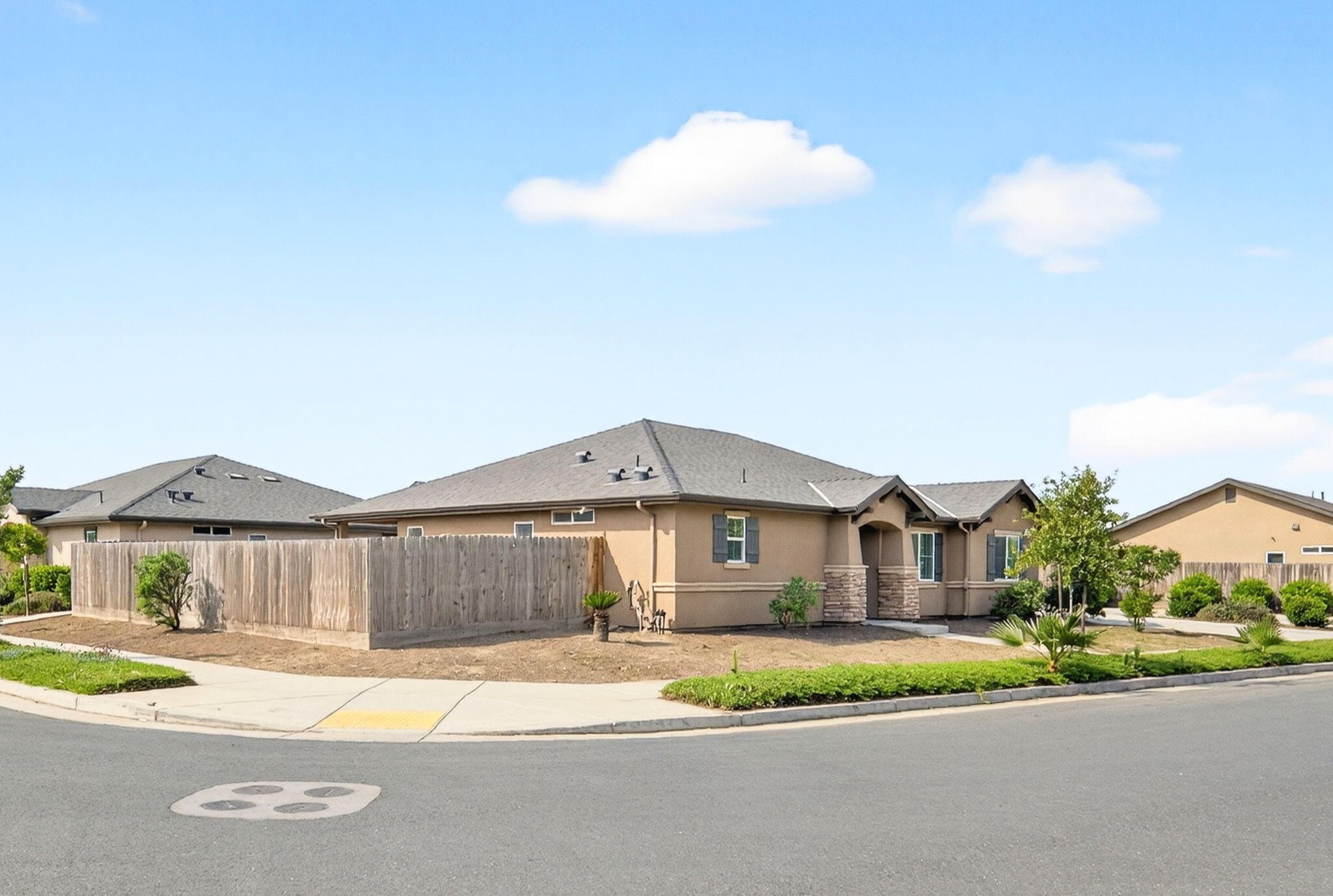 2611 W Theta Avenue W