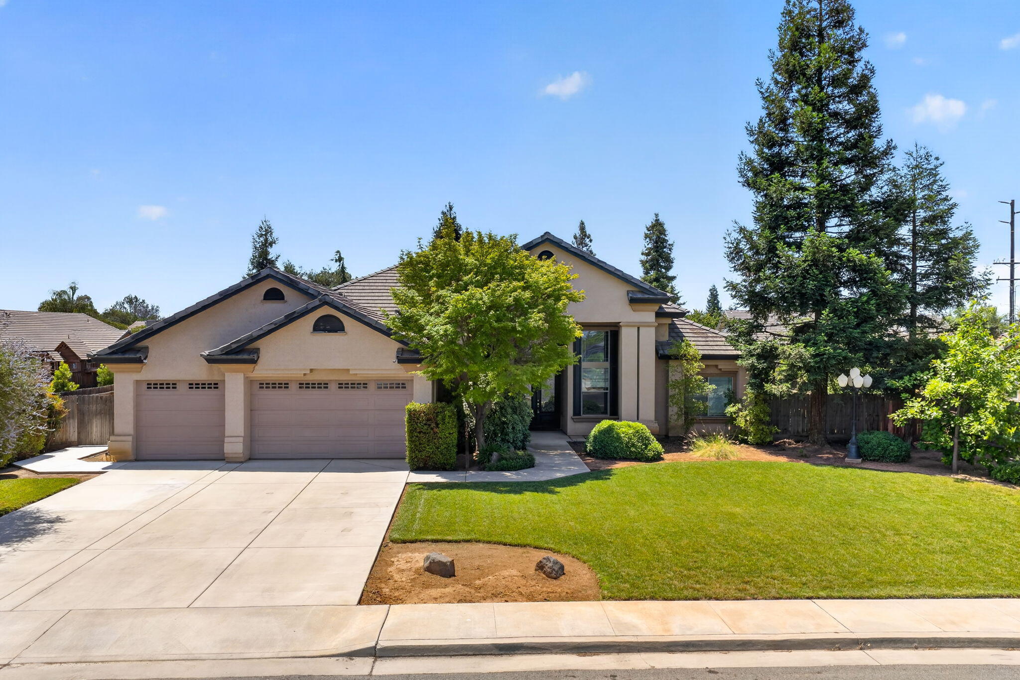1567 NW Shelly Lane