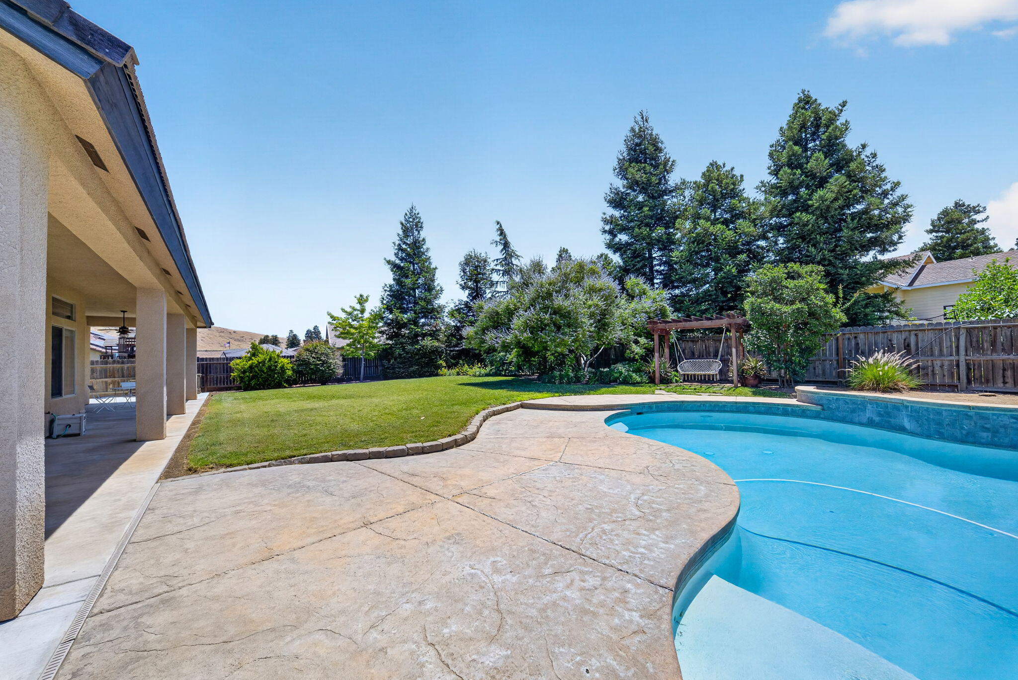 1567 NW Shelly Lane