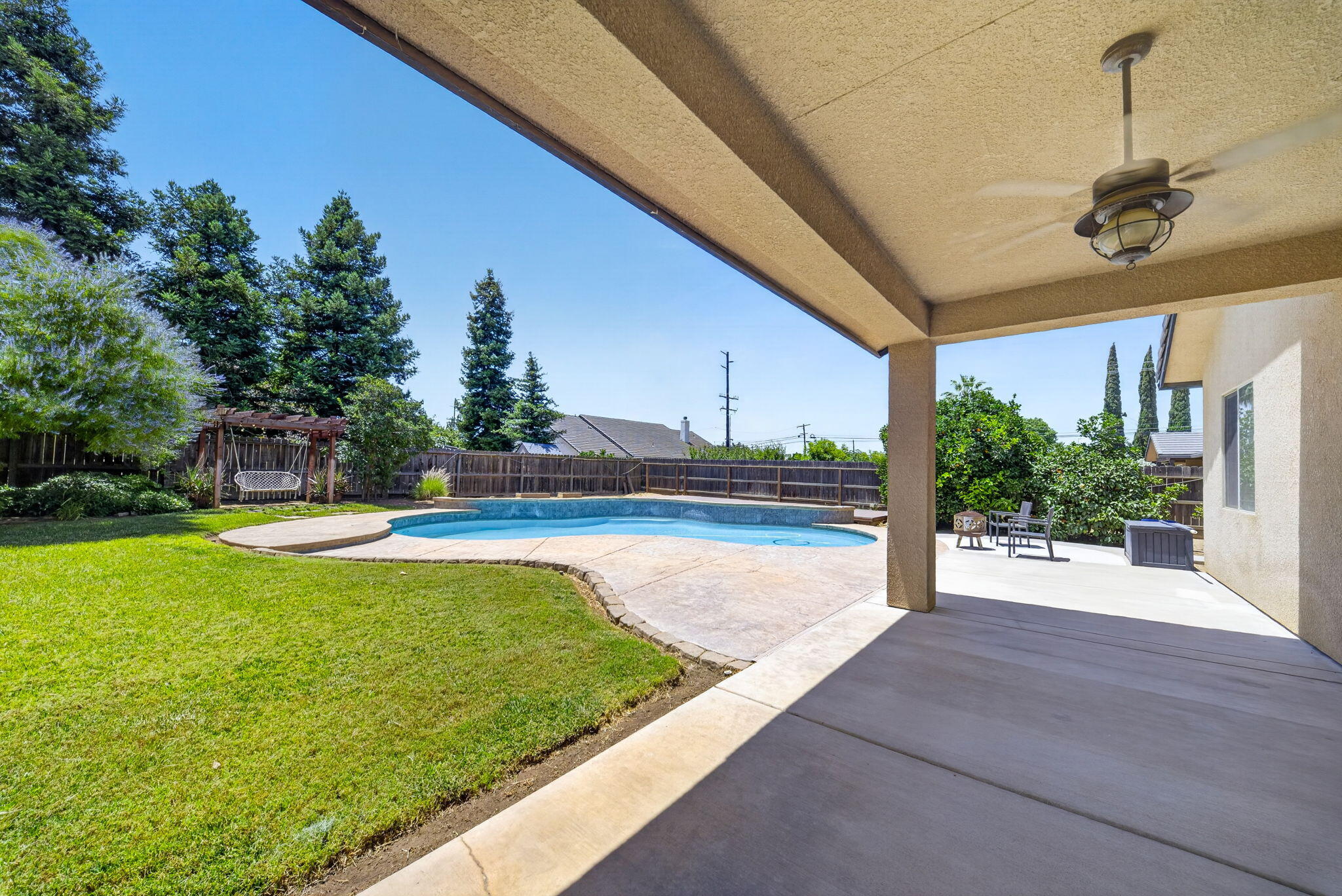 1567 NW Shelly Lane