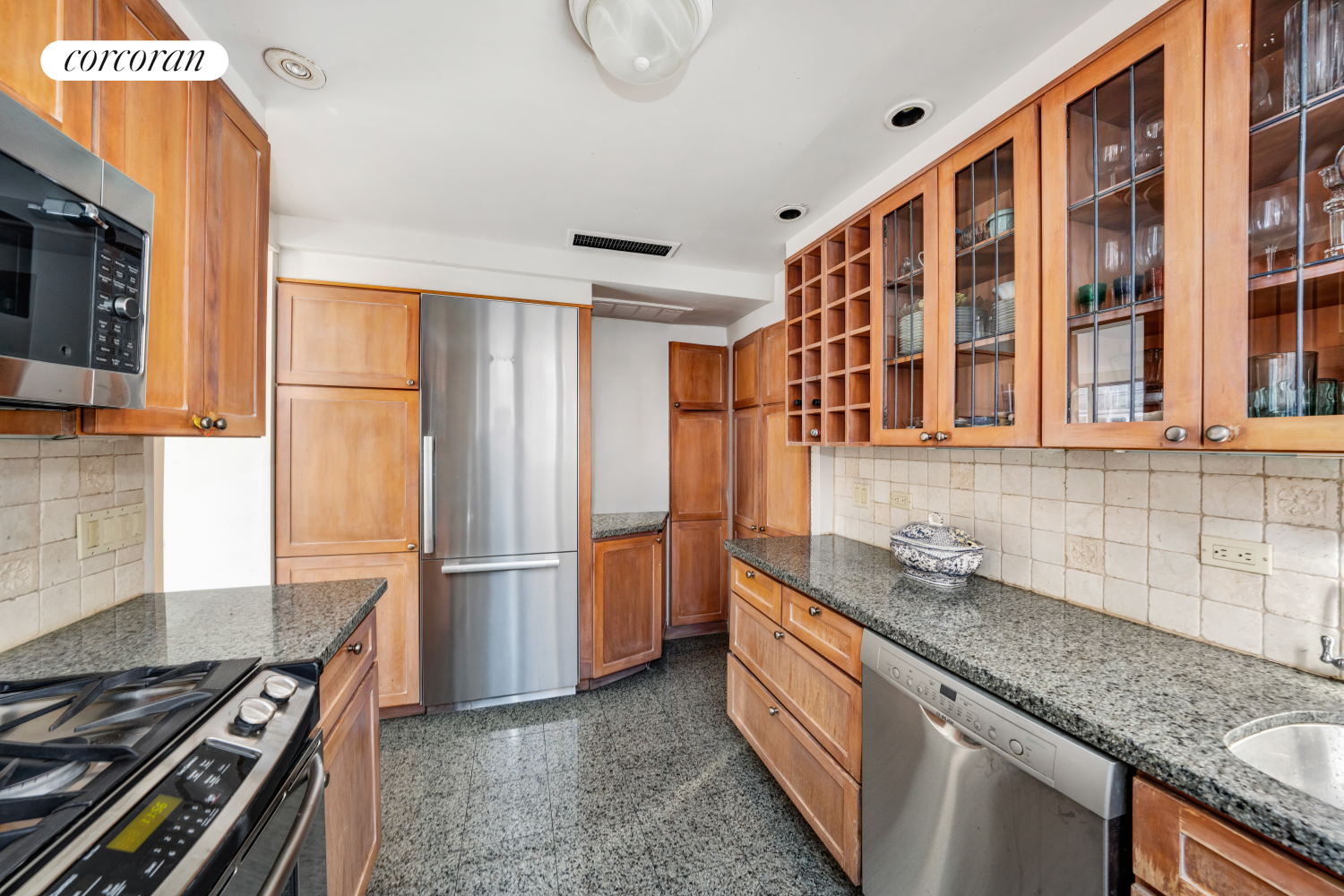 169 E 69TH Street 11C