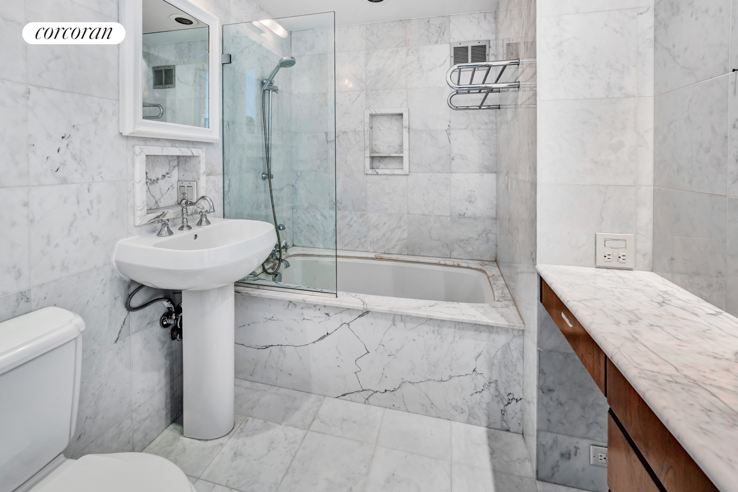 169 E 69TH Street 11C