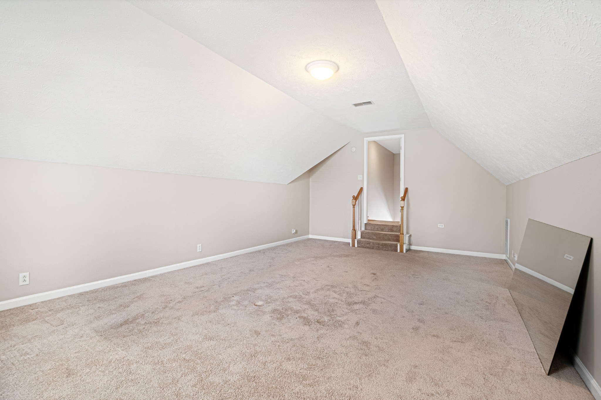 6025 Inglenook Dr