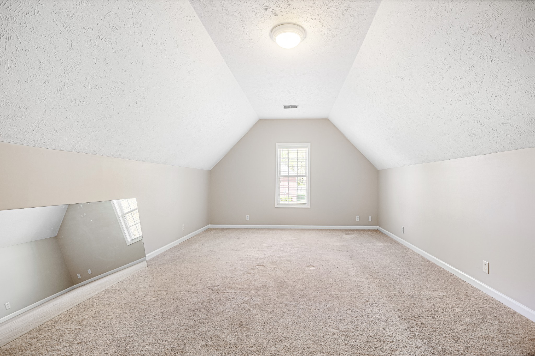 6025 Inglenook Dr