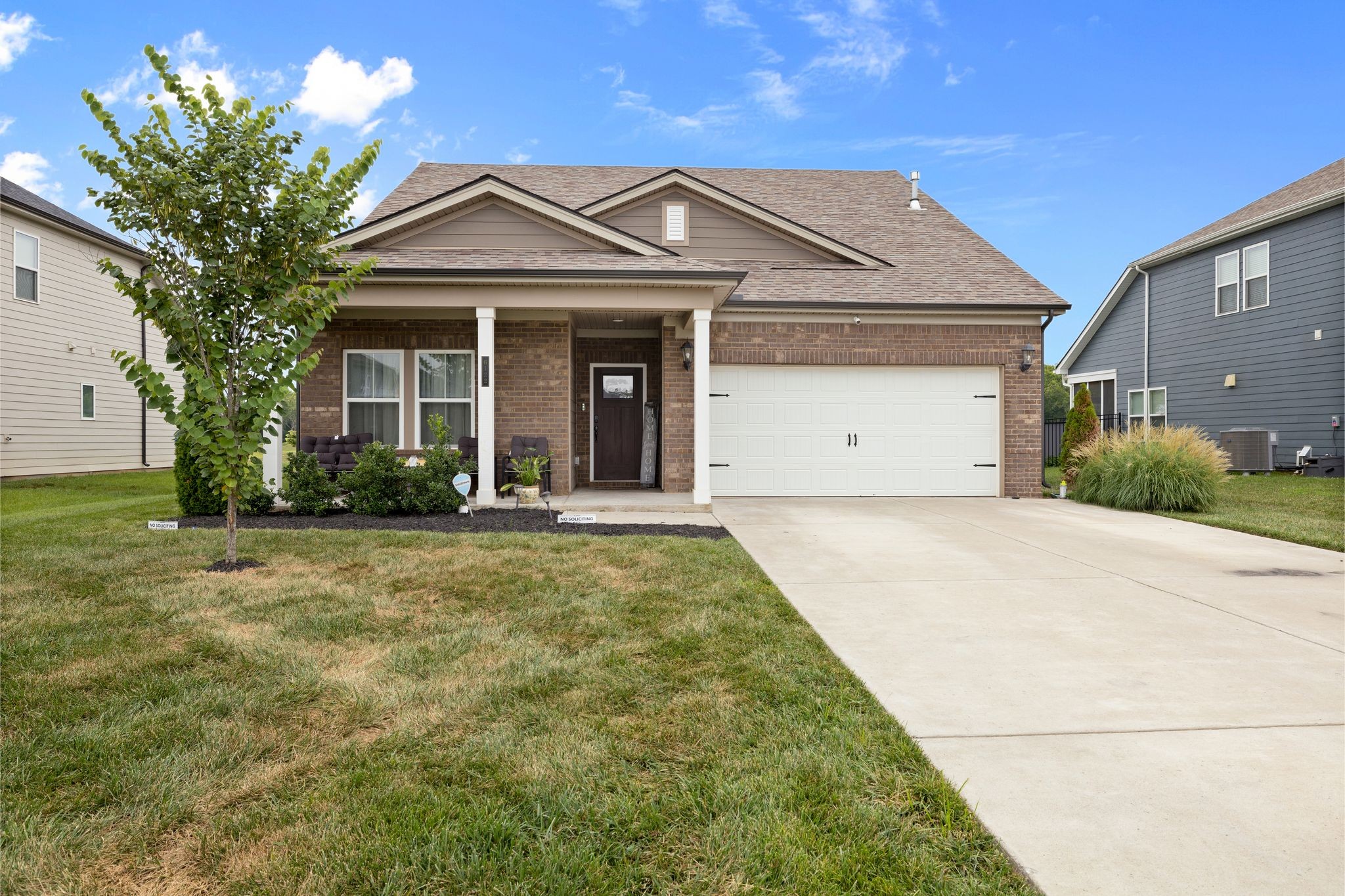 6122 Gladstone Ln