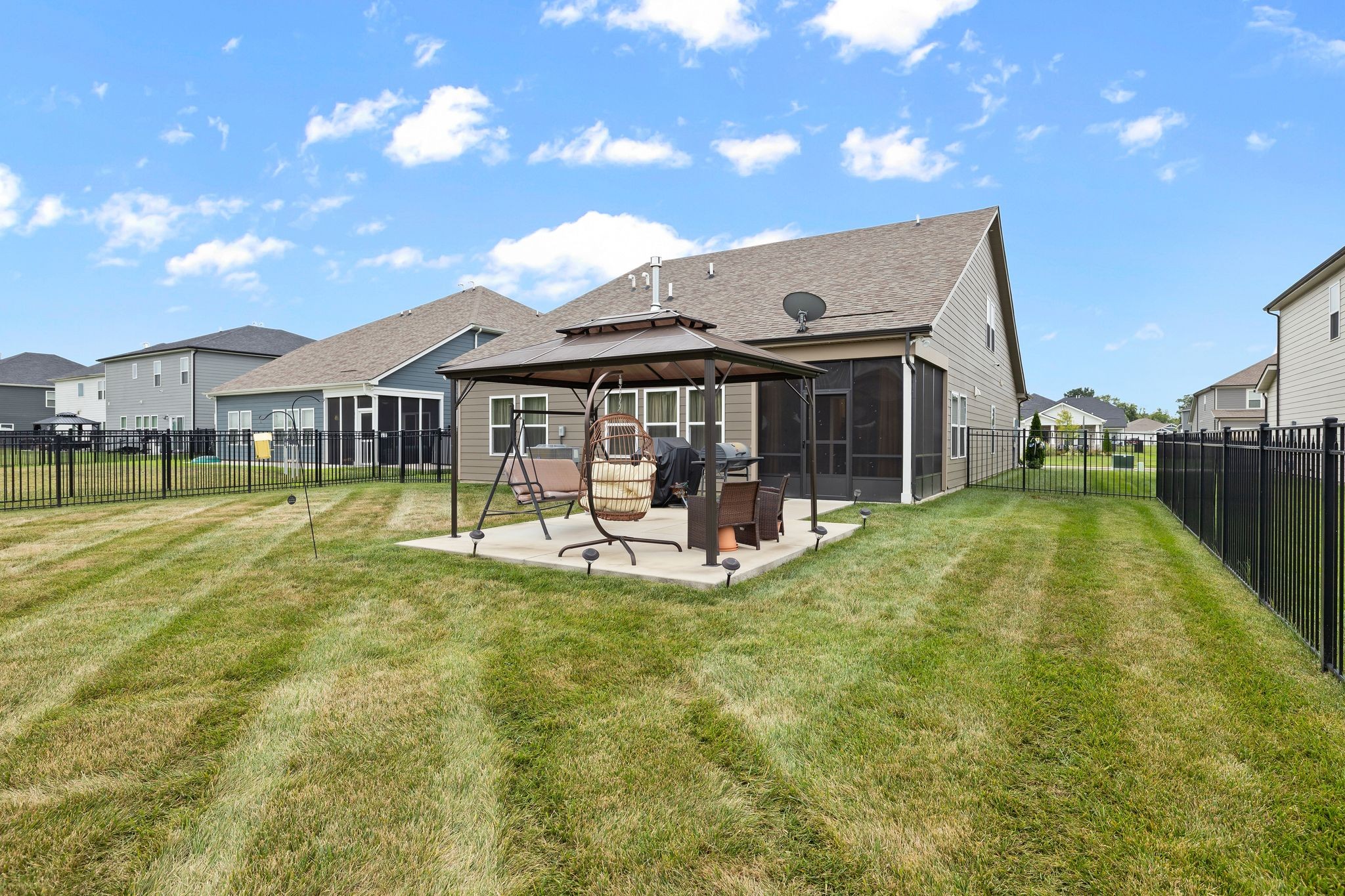 6122 Gladstone Ln