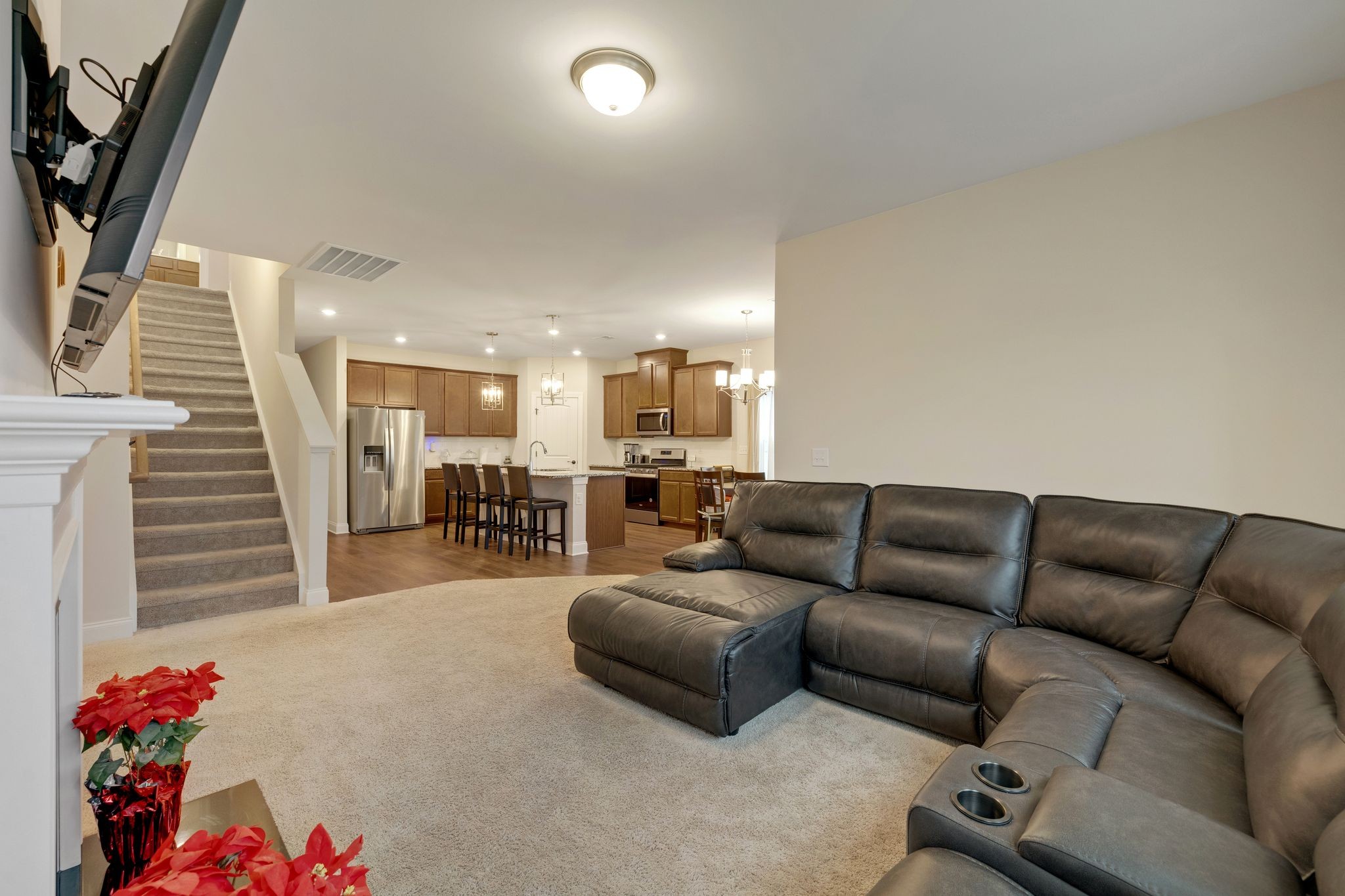 6122 Gladstone Ln