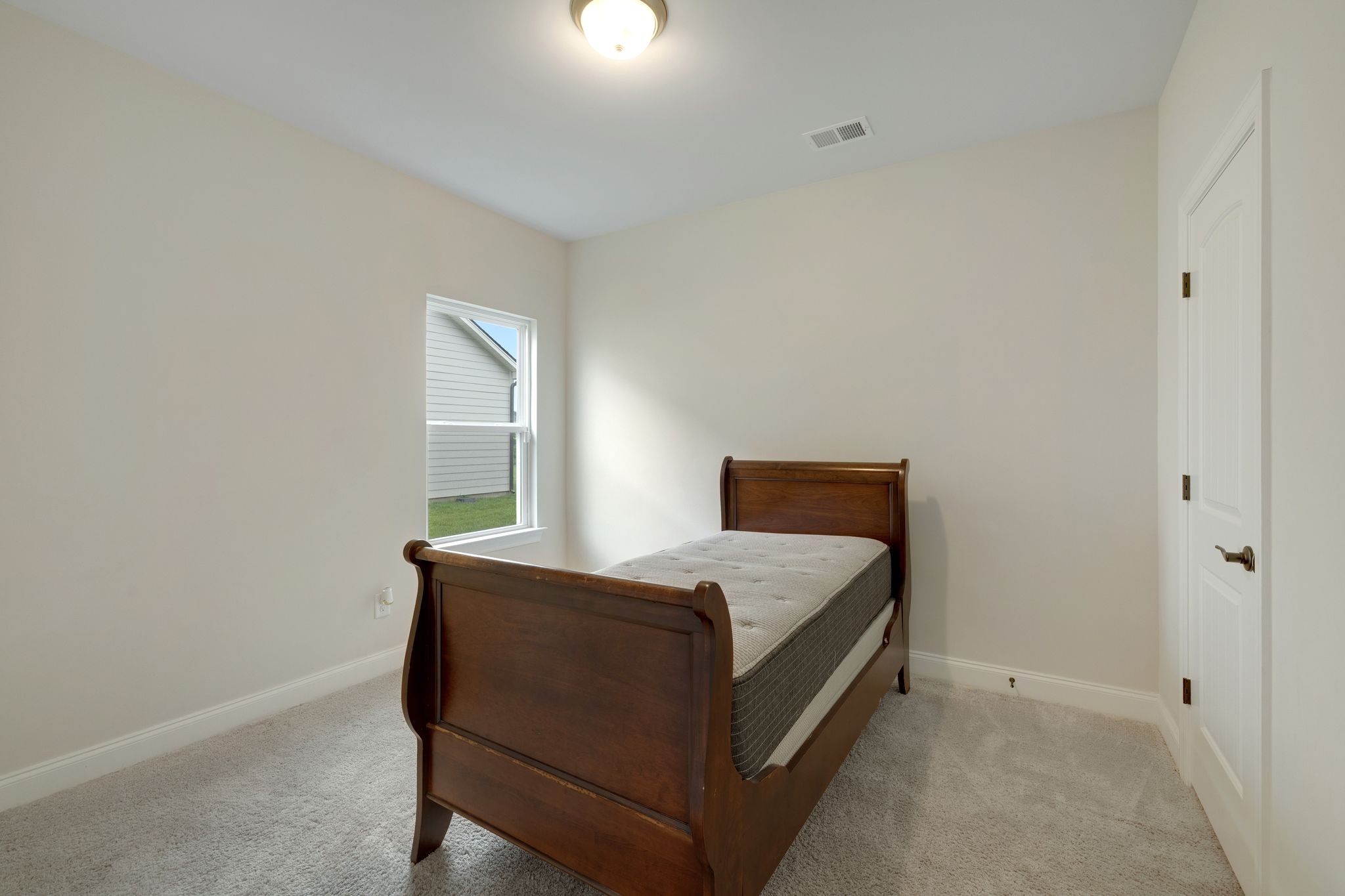 6122 Gladstone Ln