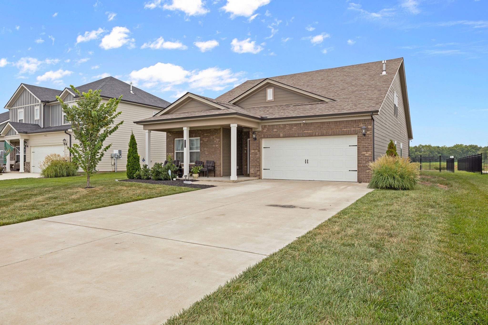 6122 Gladstone Ln