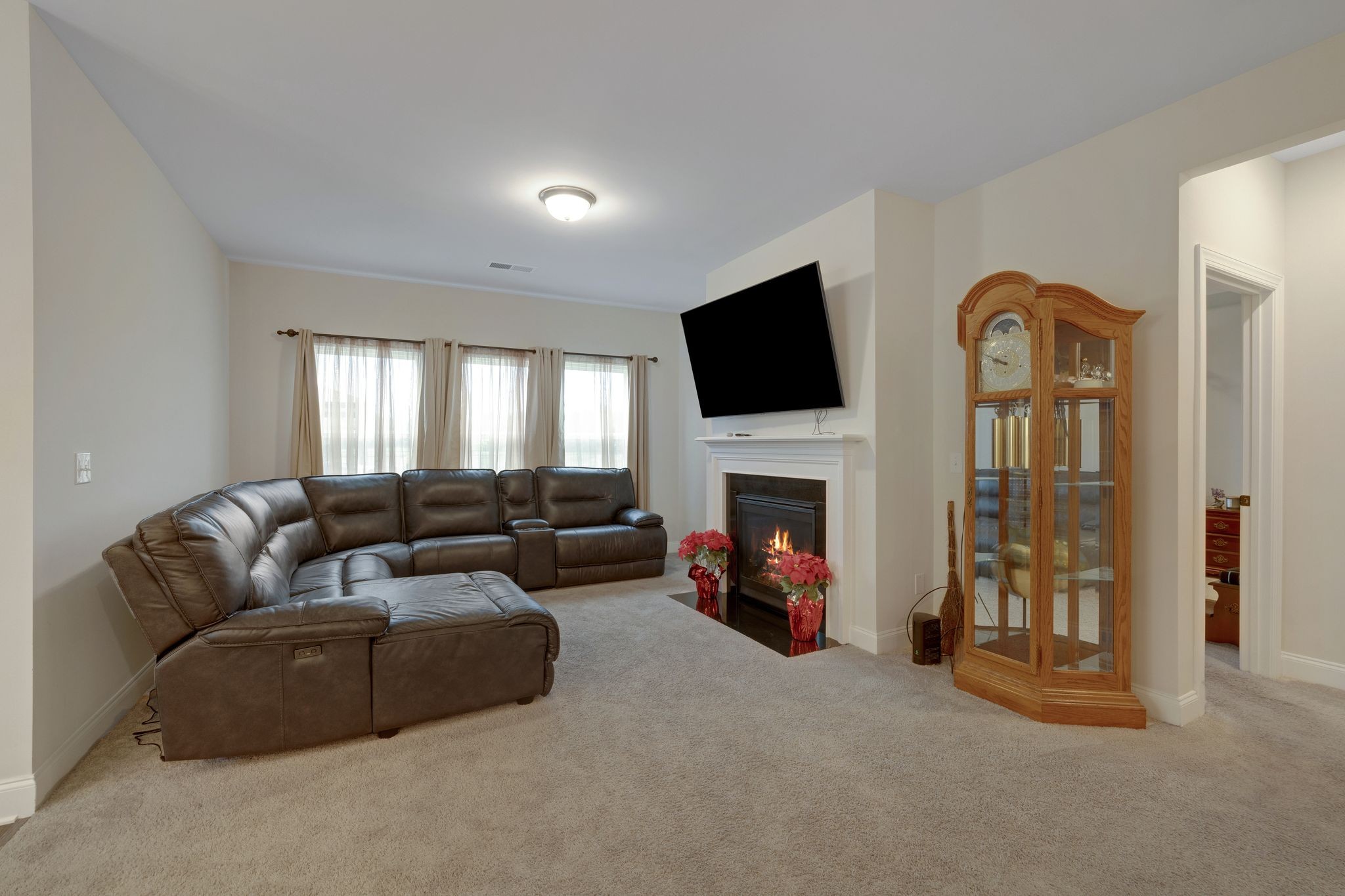 6122 Gladstone Ln