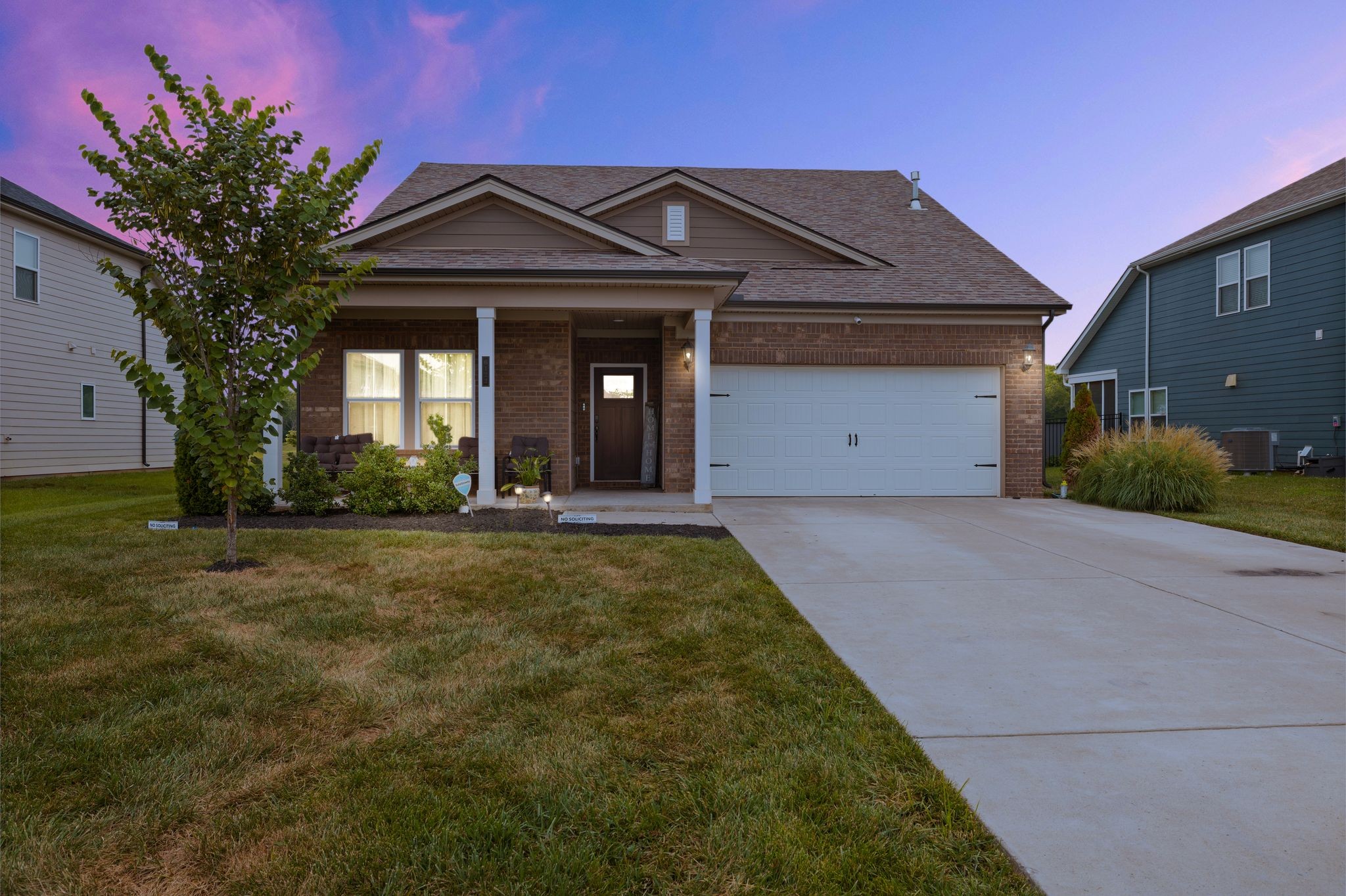 6122 Gladstone Ln