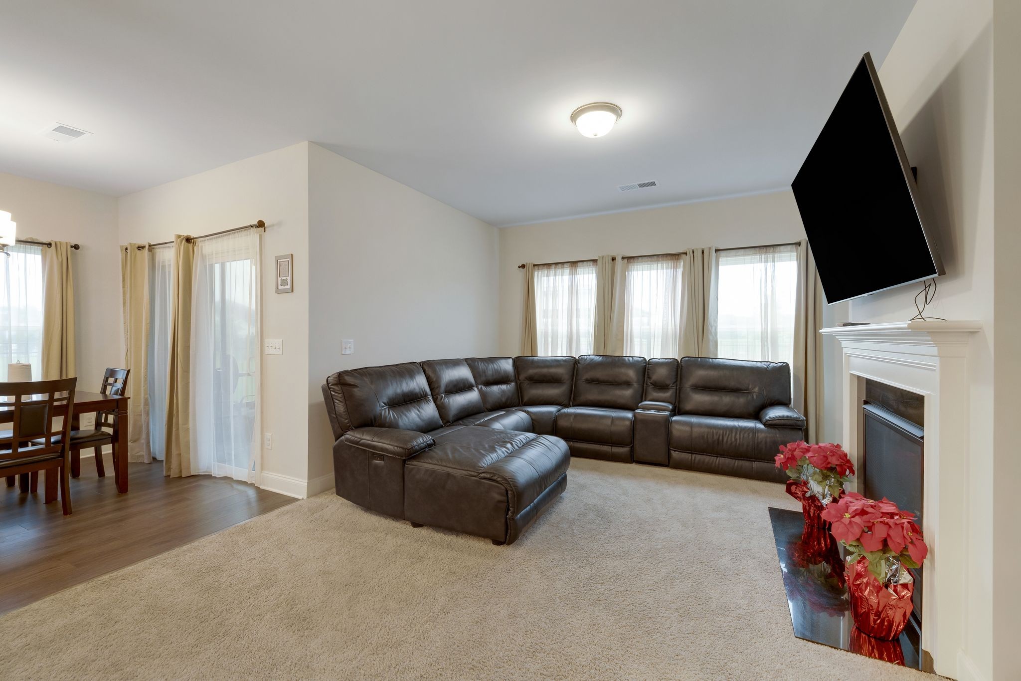 6122 Gladstone Ln