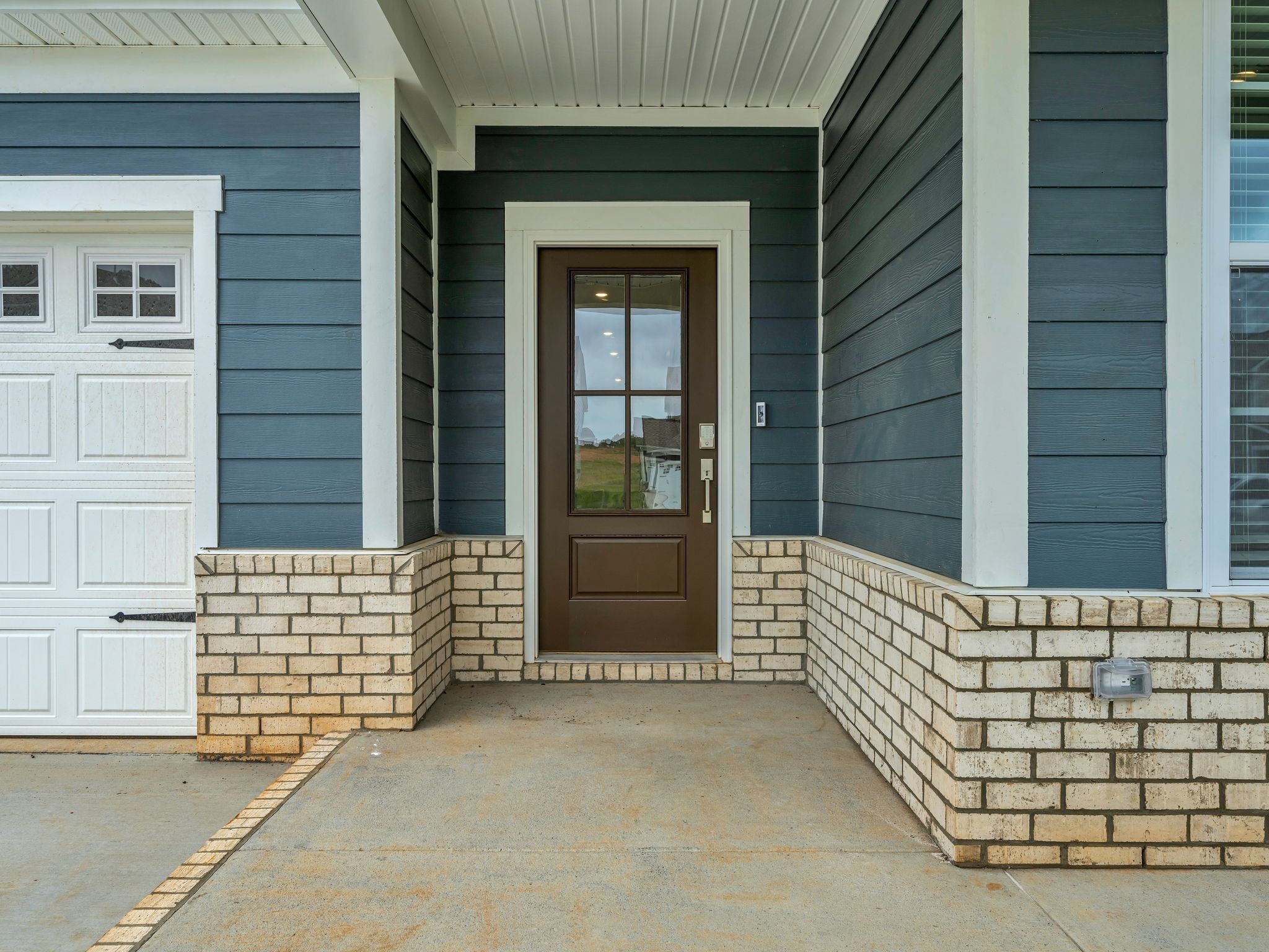 812 Bur Oak Court