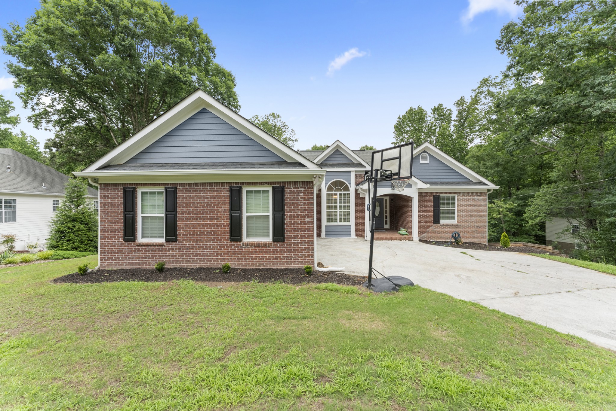6471 Ivy Springs Dr