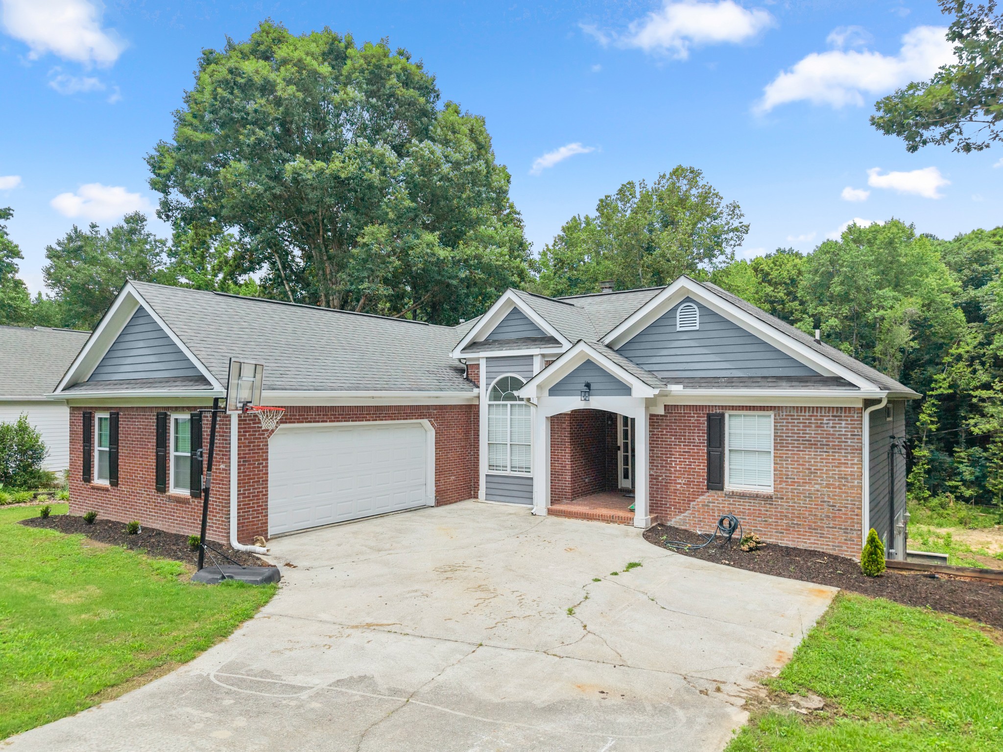 6471 Ivy Springs Dr