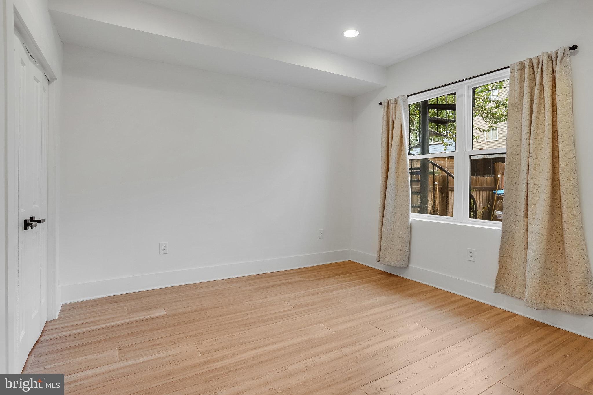 1225 RAUM STREET NE 1