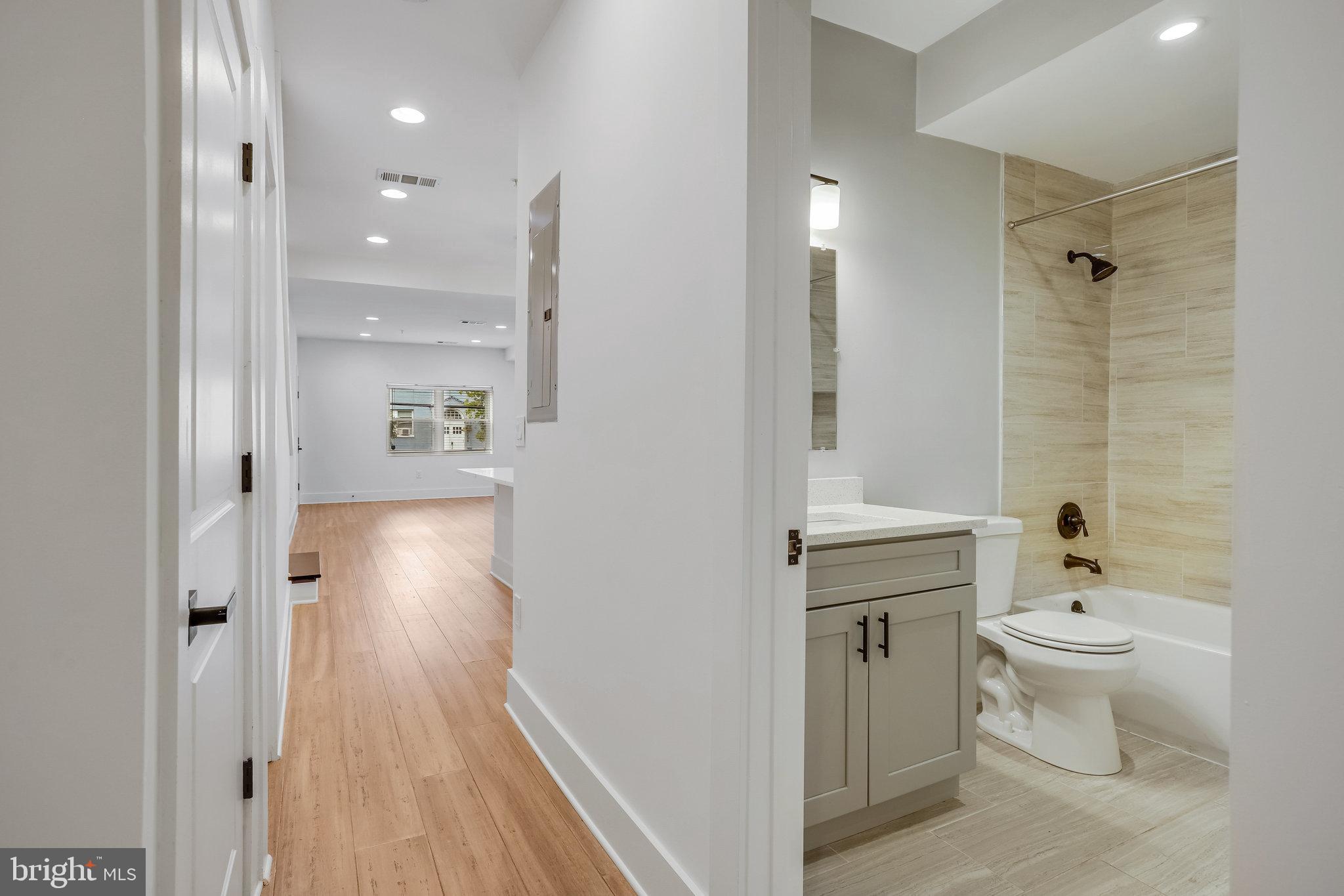 1225 RAUM STREET NE 1