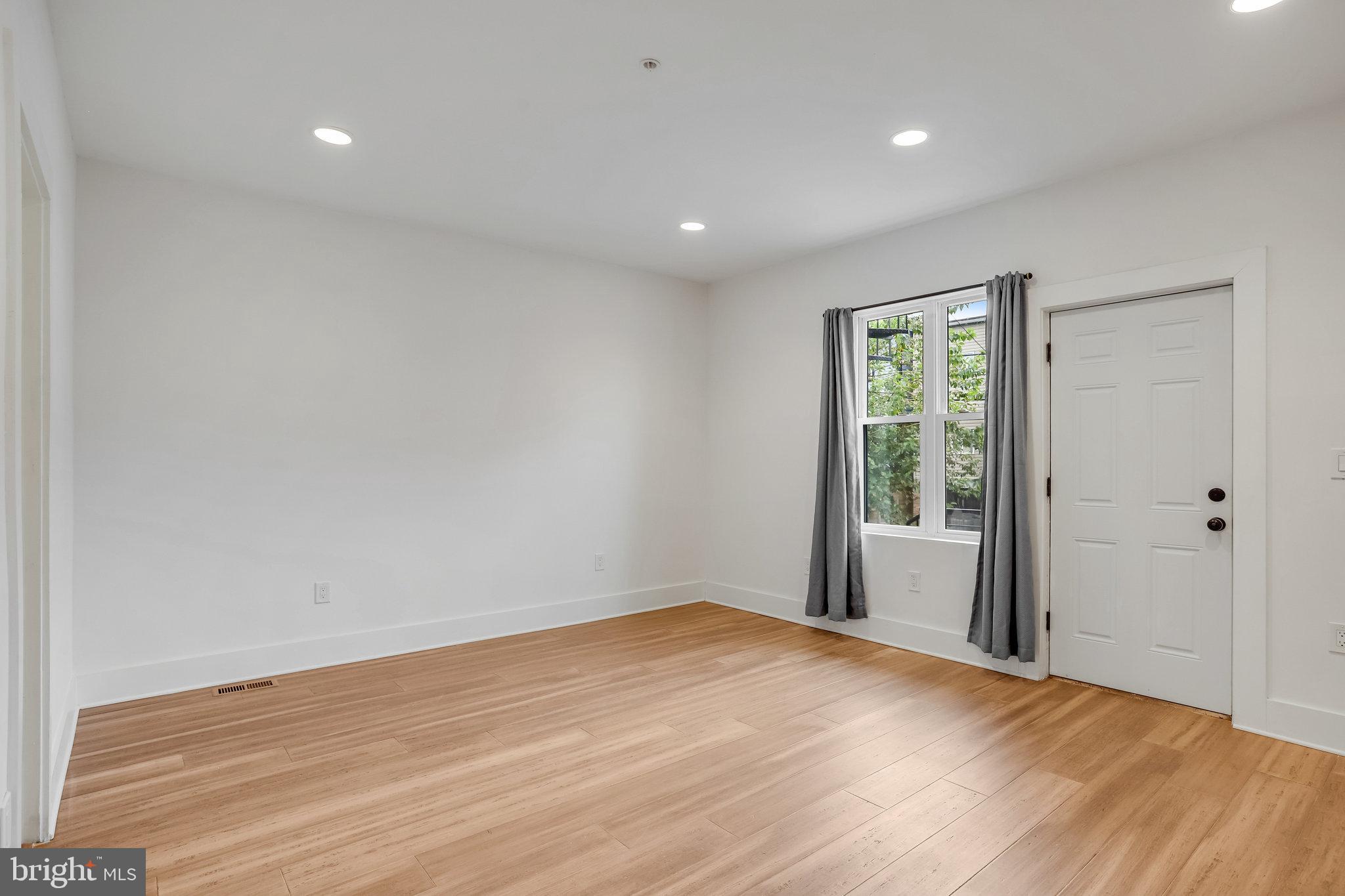 1225 RAUM STREET NE 1