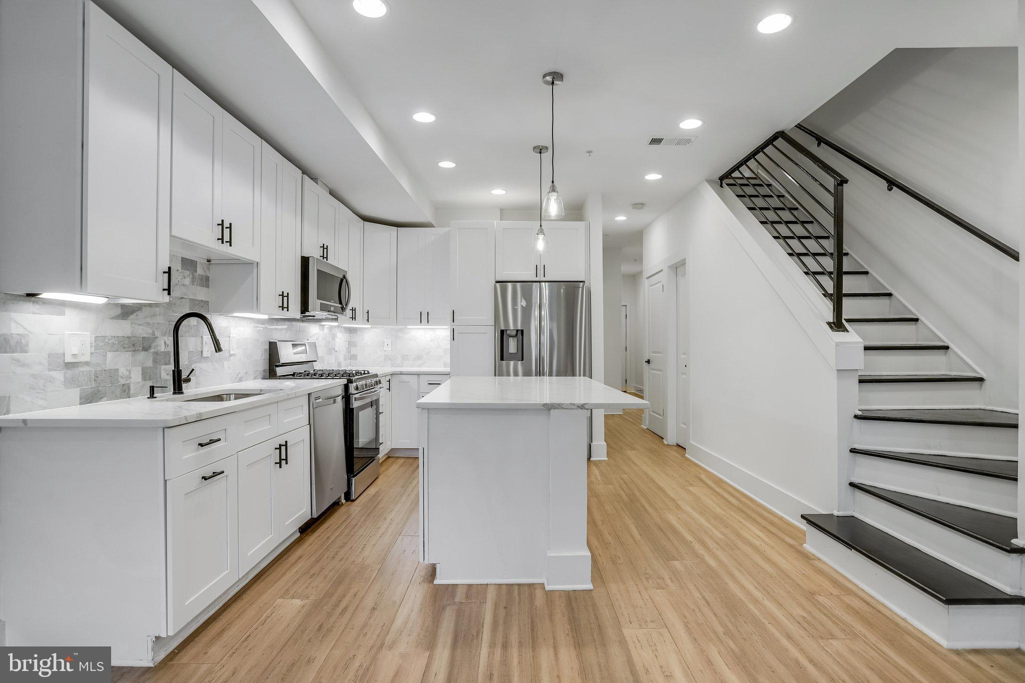 1225 RAUM STREET NE 1