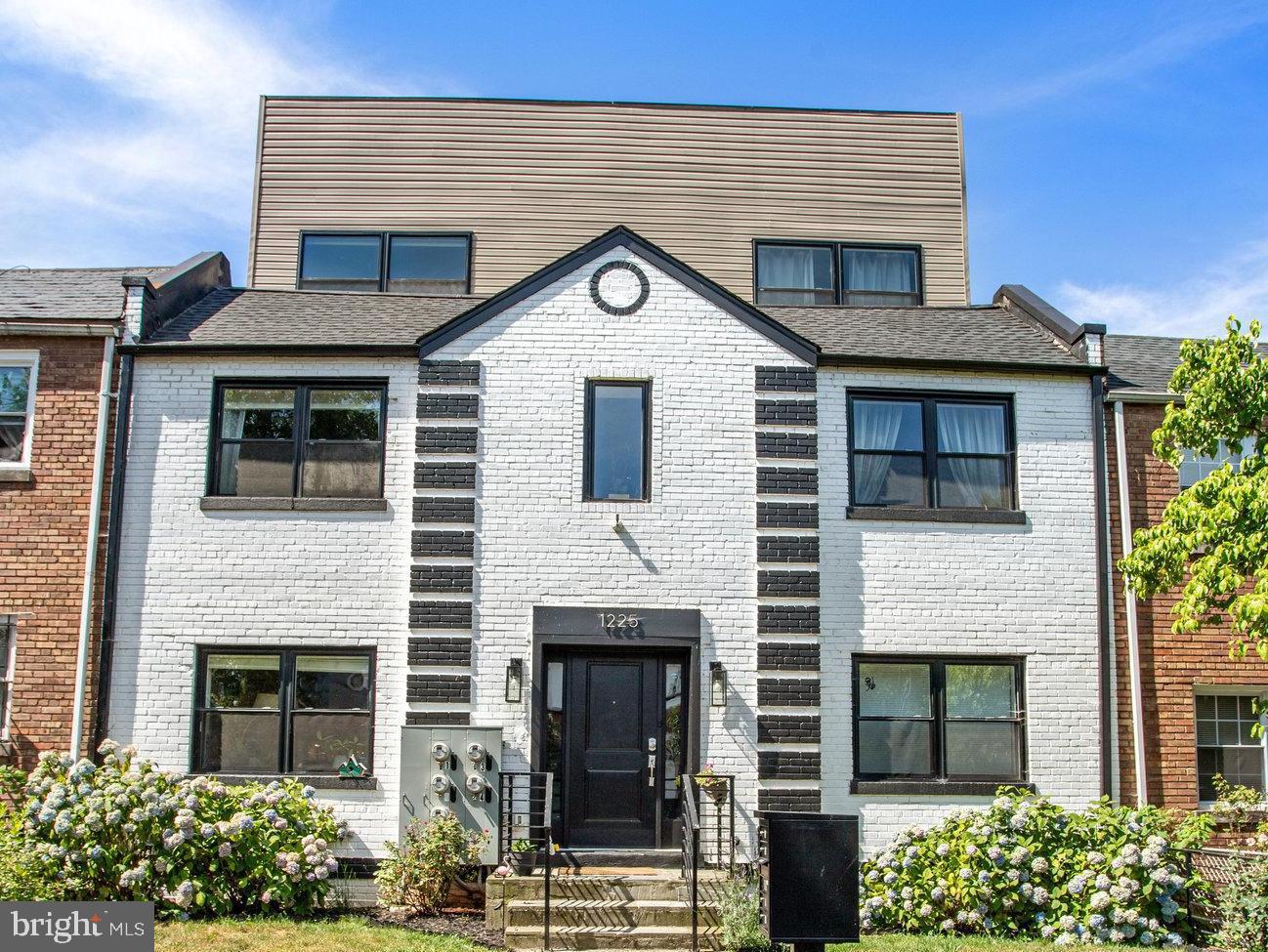 1225 RAUM STREET NE 1