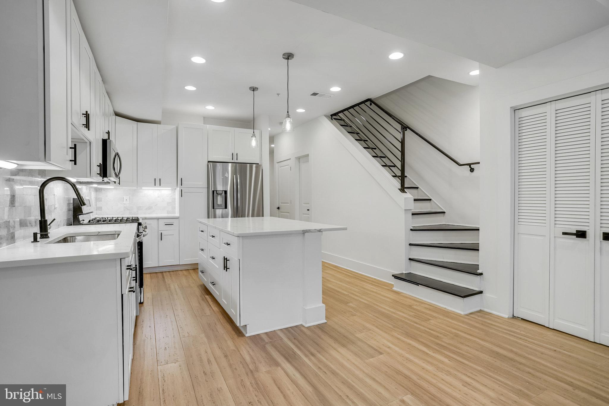 1225 RAUM STREET NE 1