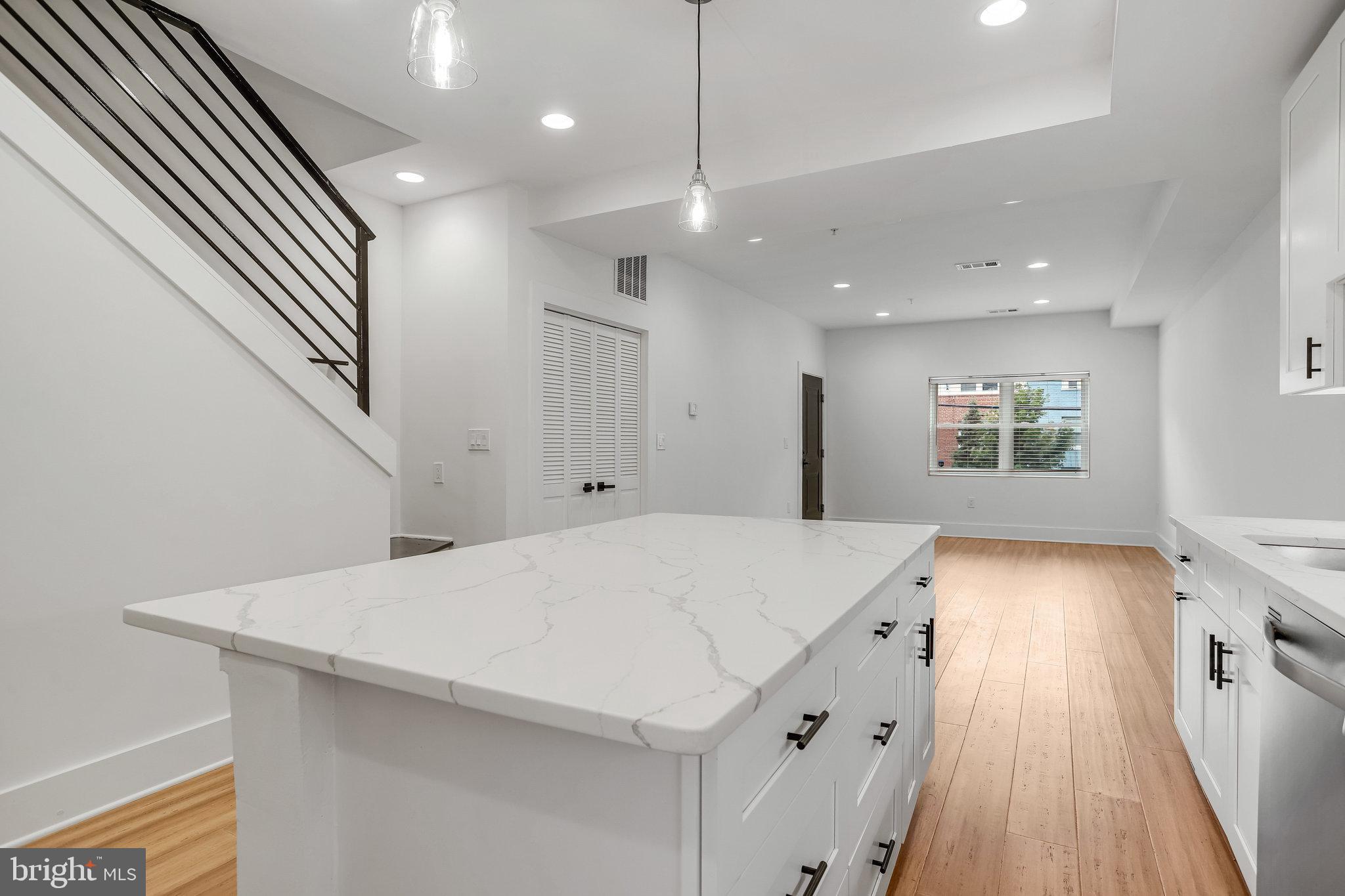 1225 RAUM STREET NE 1