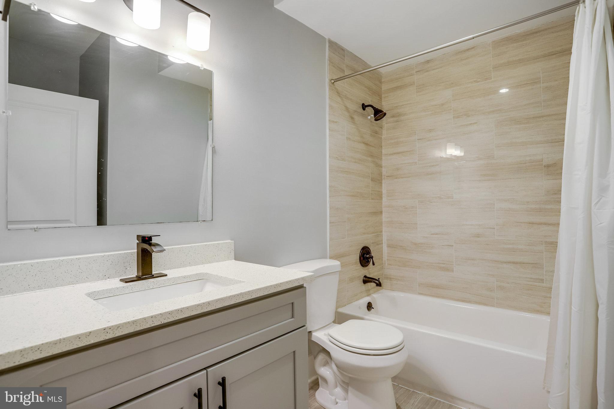 1225 RAUM STREET NE 1